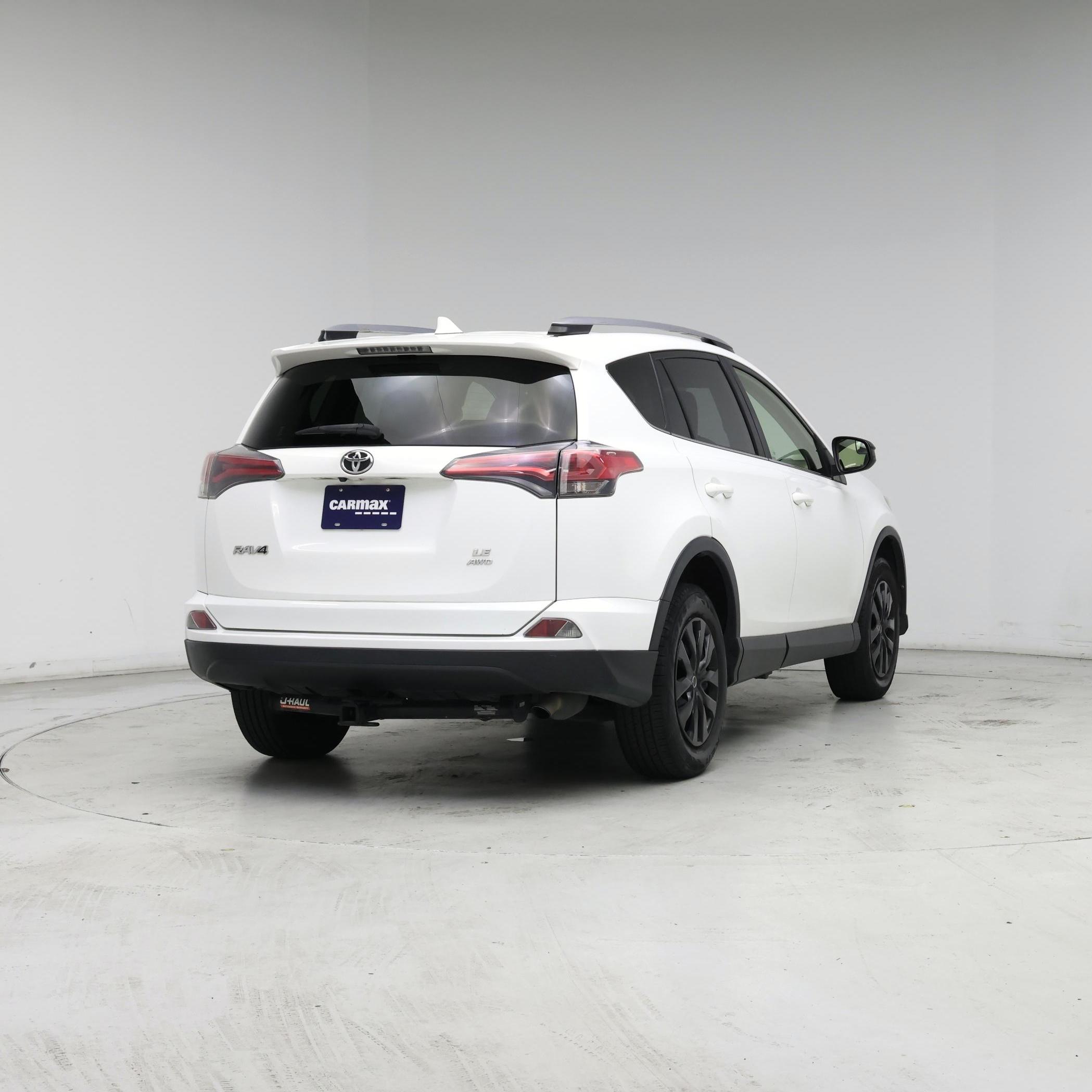 Thumbnail: 2017 Toyota RAV4 - 8