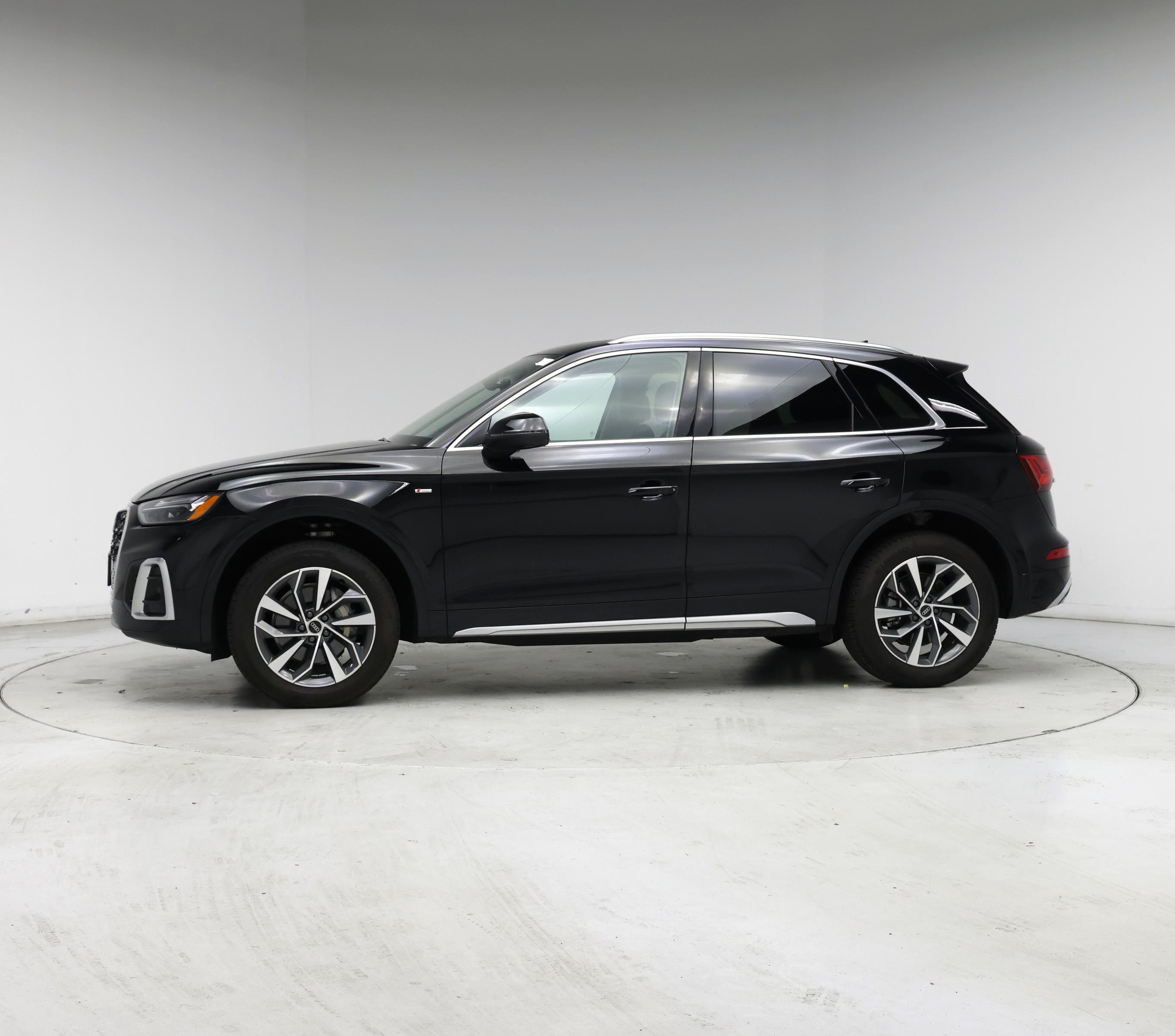 Thumbnail: 2023 Audi Q5 - 3