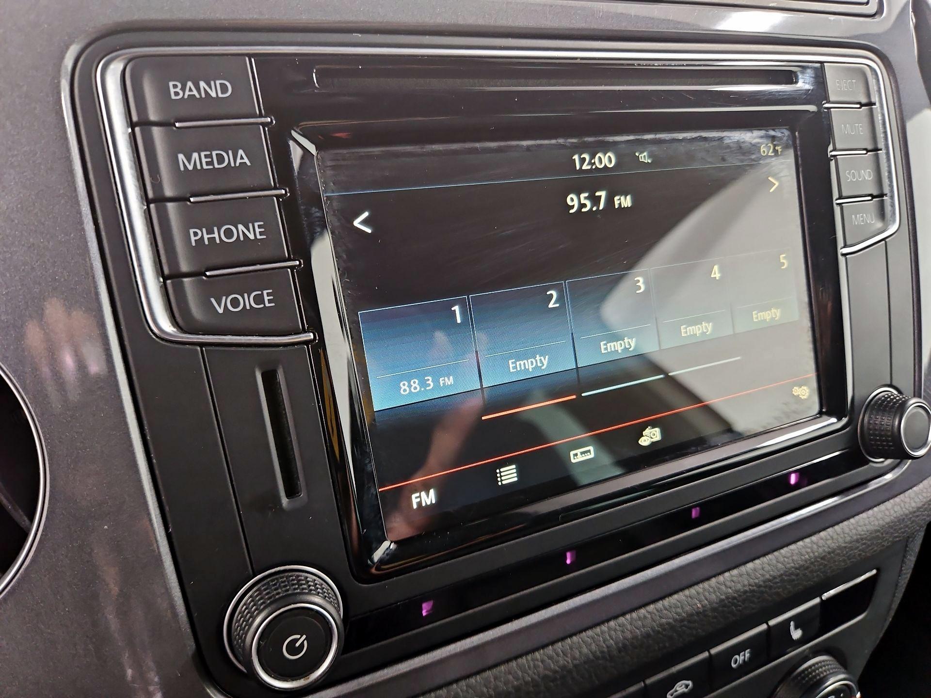 Thumbnail: 2016 Volkswagen Tiguan - 15