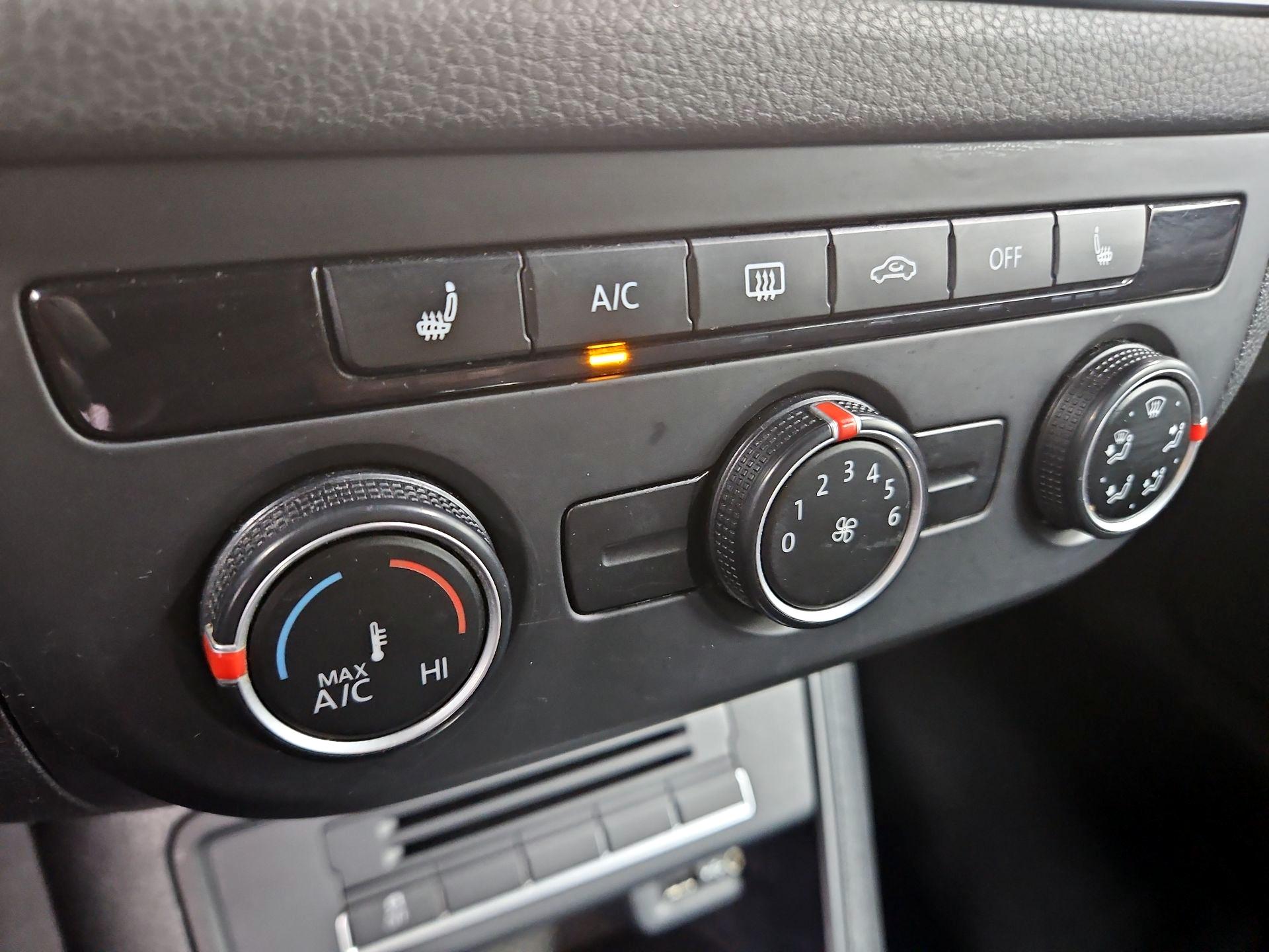Thumbnail: 2016 Volkswagen Tiguan - 16
