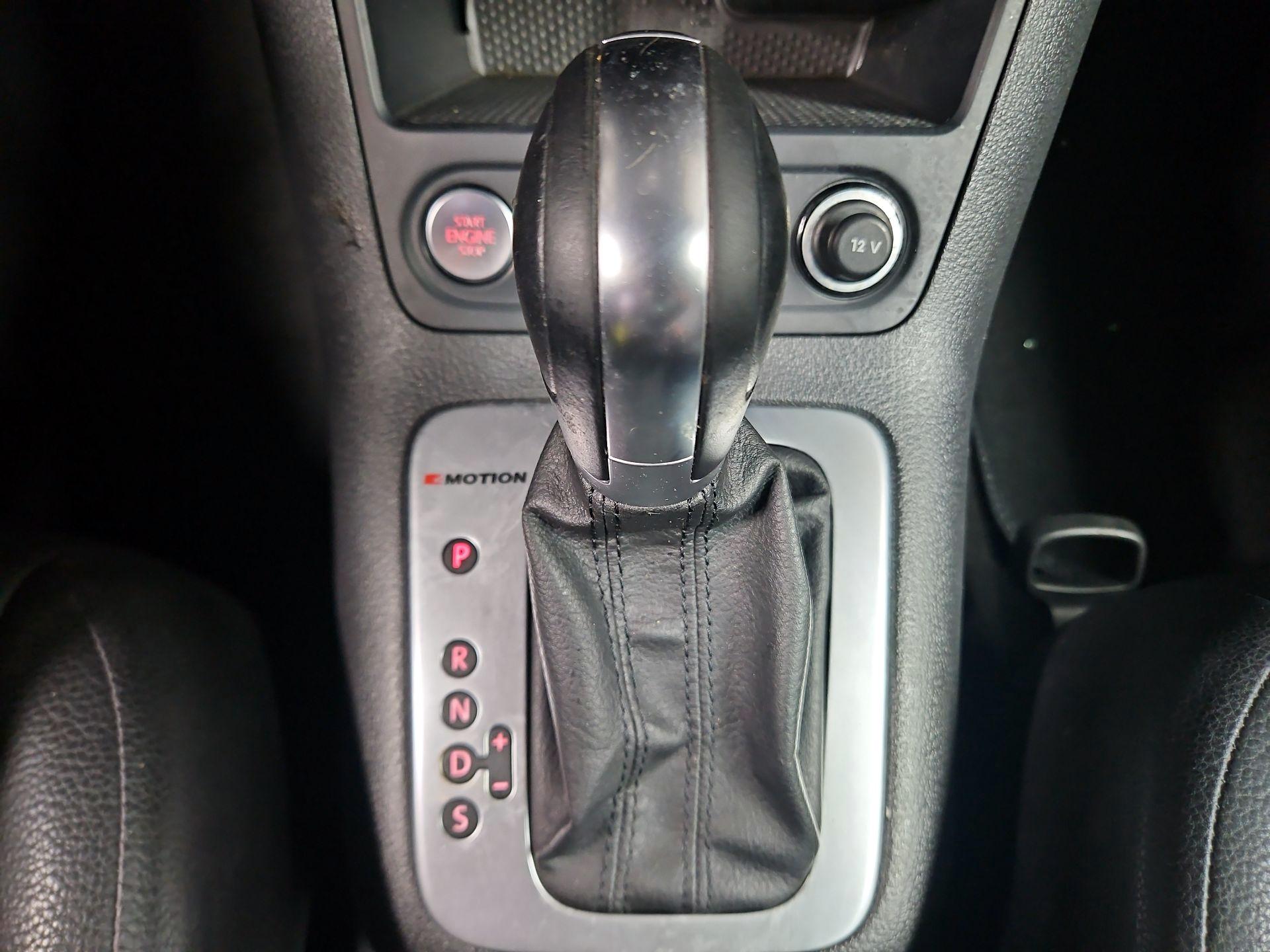 Thumbnail: 2016 Volkswagen Tiguan - 17