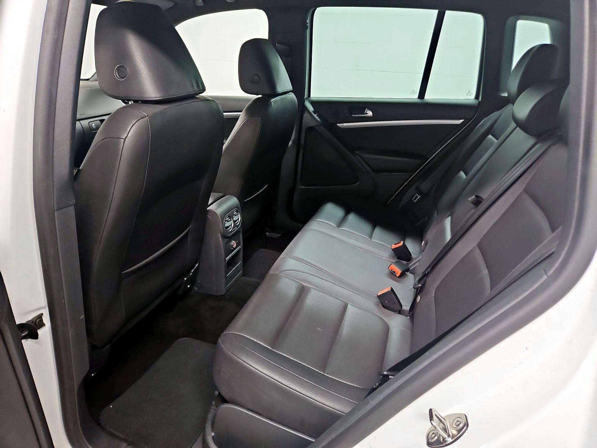 Thumbnail: 2016 Volkswagen Tiguan - 19