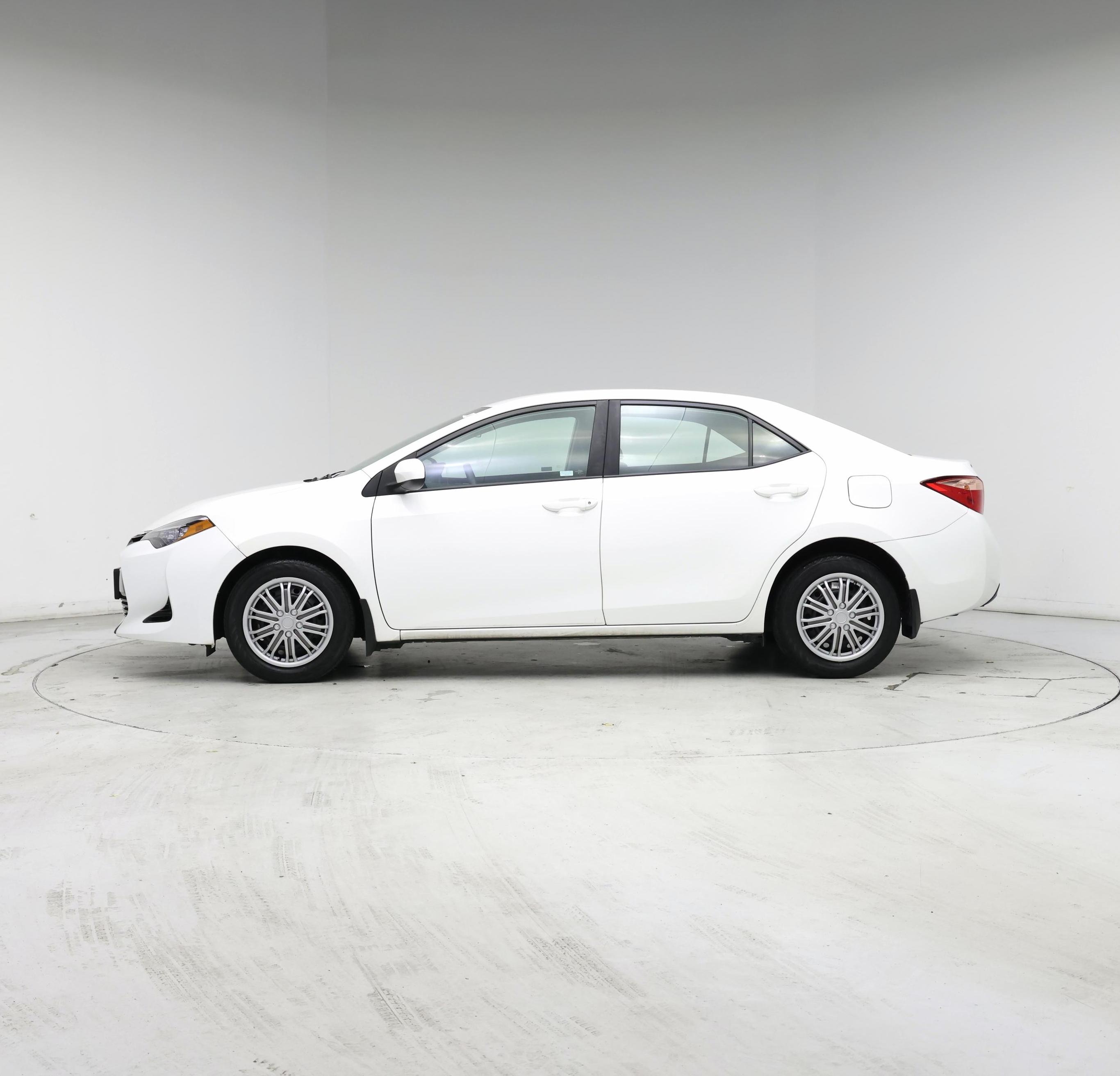 Thumbnail: 2017 Toyota Corolla - 3