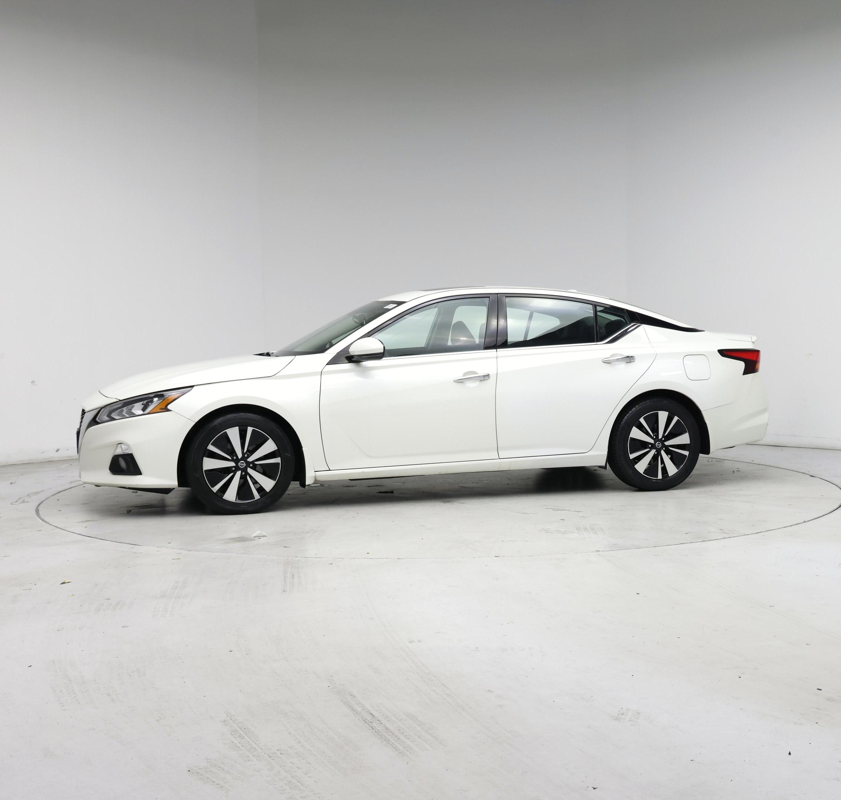 Thumbnail: 2019 Nissan Altima - 3