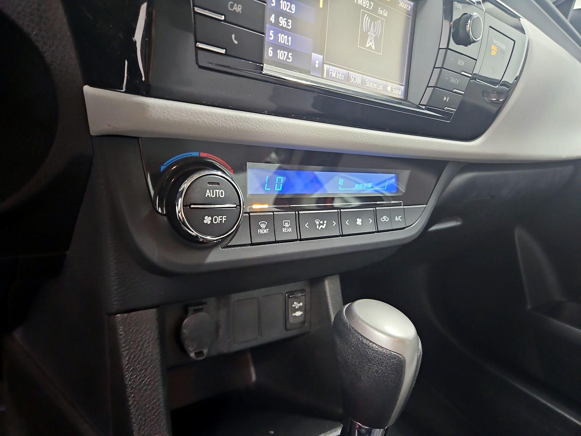 Thumbnail: 2015 Toyota Corolla - 16