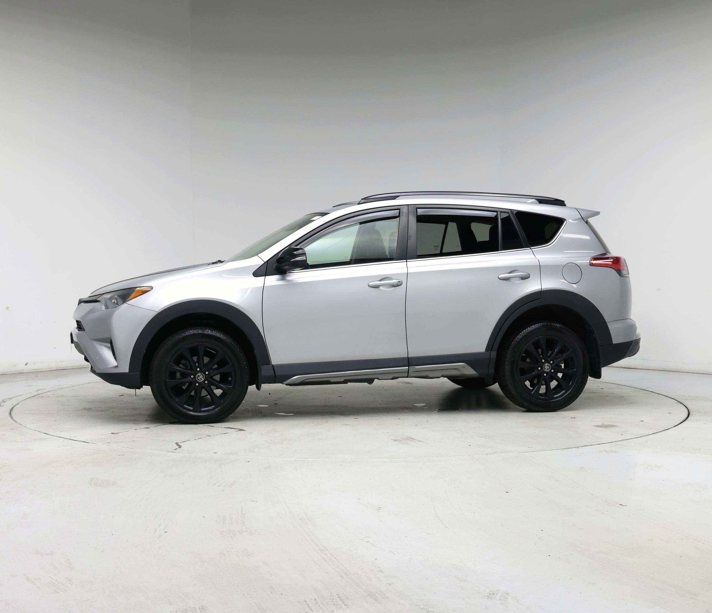 Thumbnail: 2018 Toyota RAV4 - 3