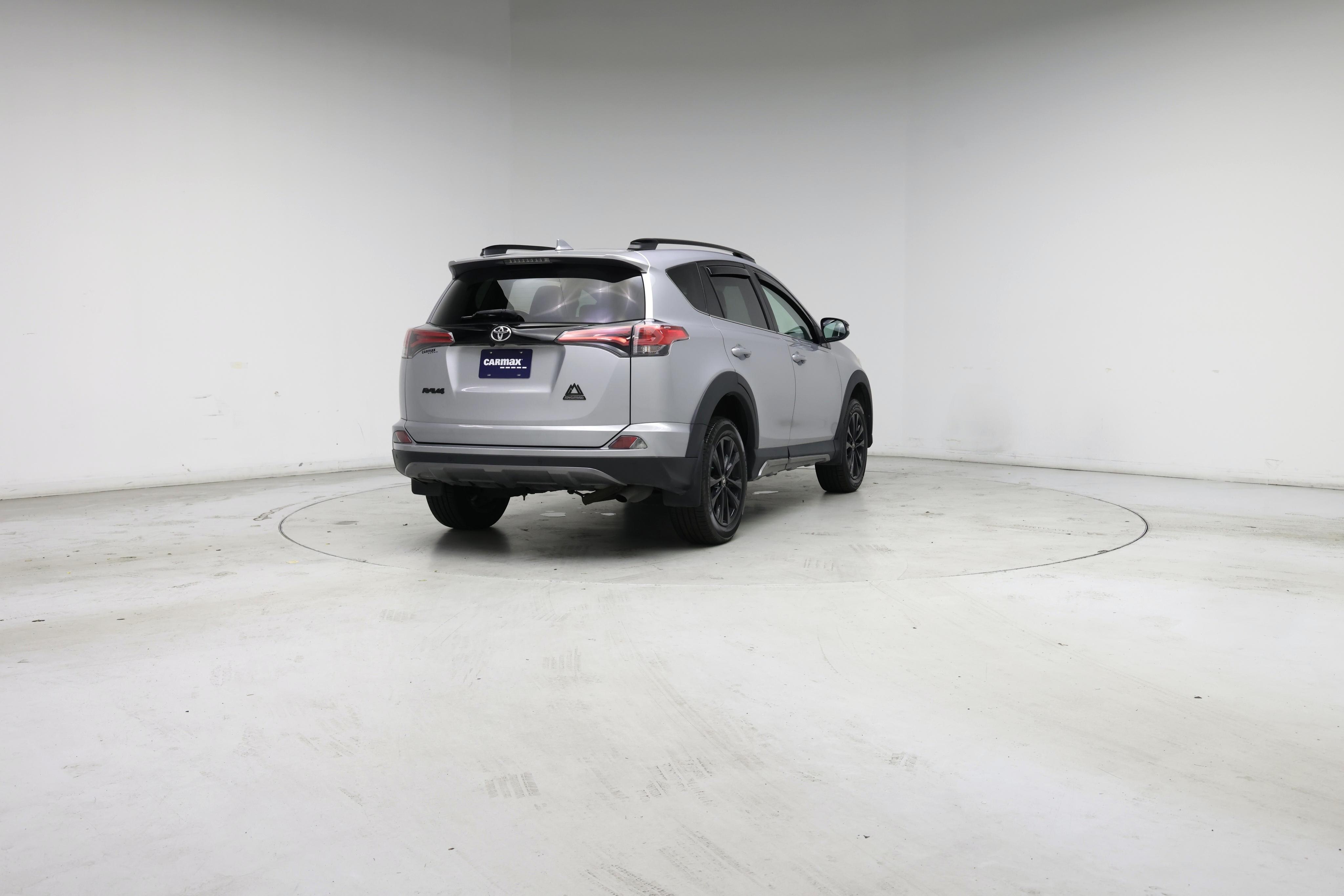 Thumbnail: 2018 Toyota RAV4 - 8