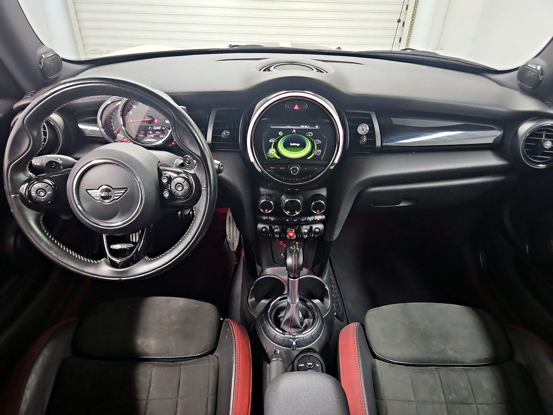 Thumbnail: 2017 MINI Cooper Hardtop - 9