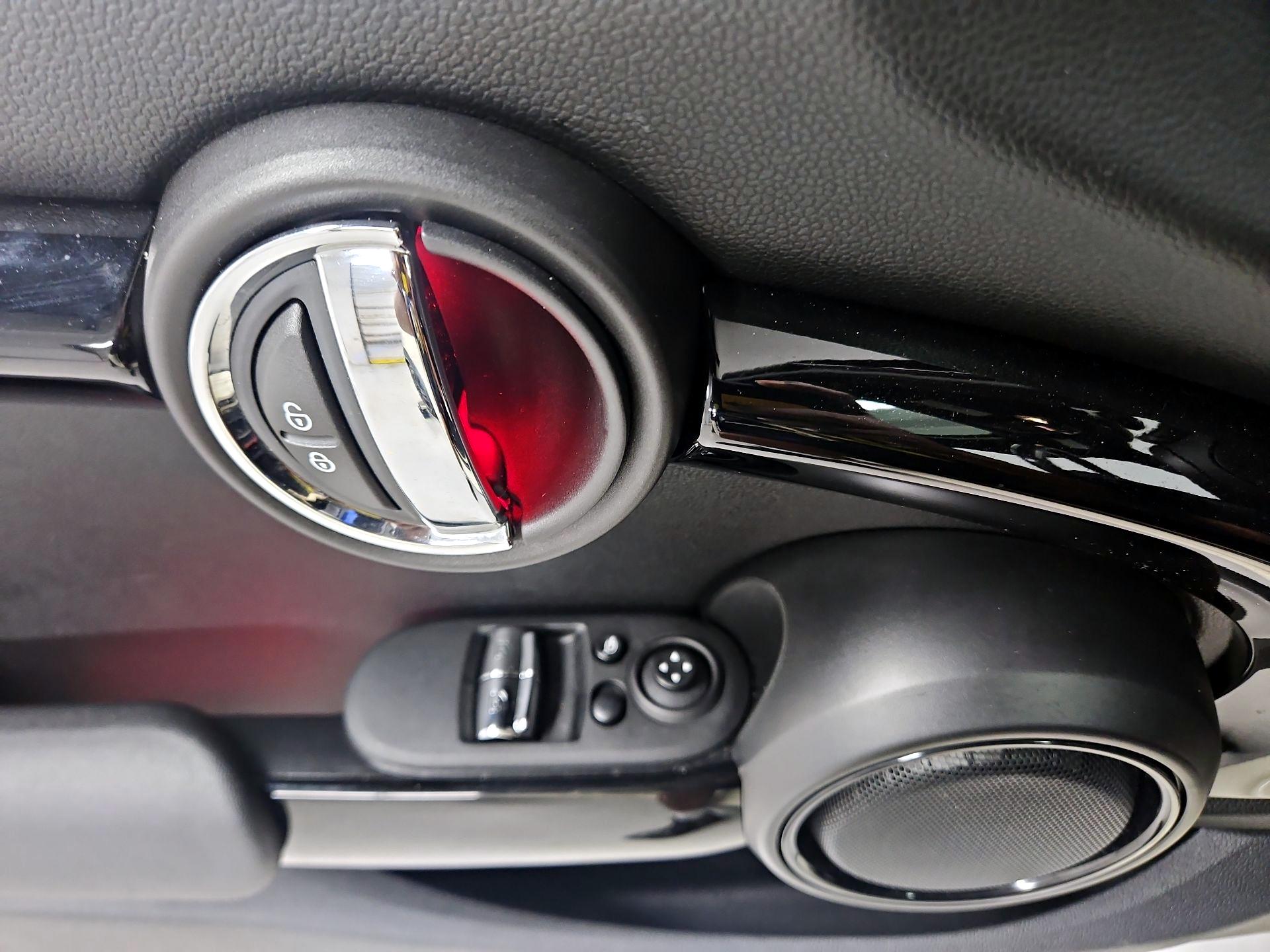 Thumbnail: 2017 MINI Cooper Hardtop - 12