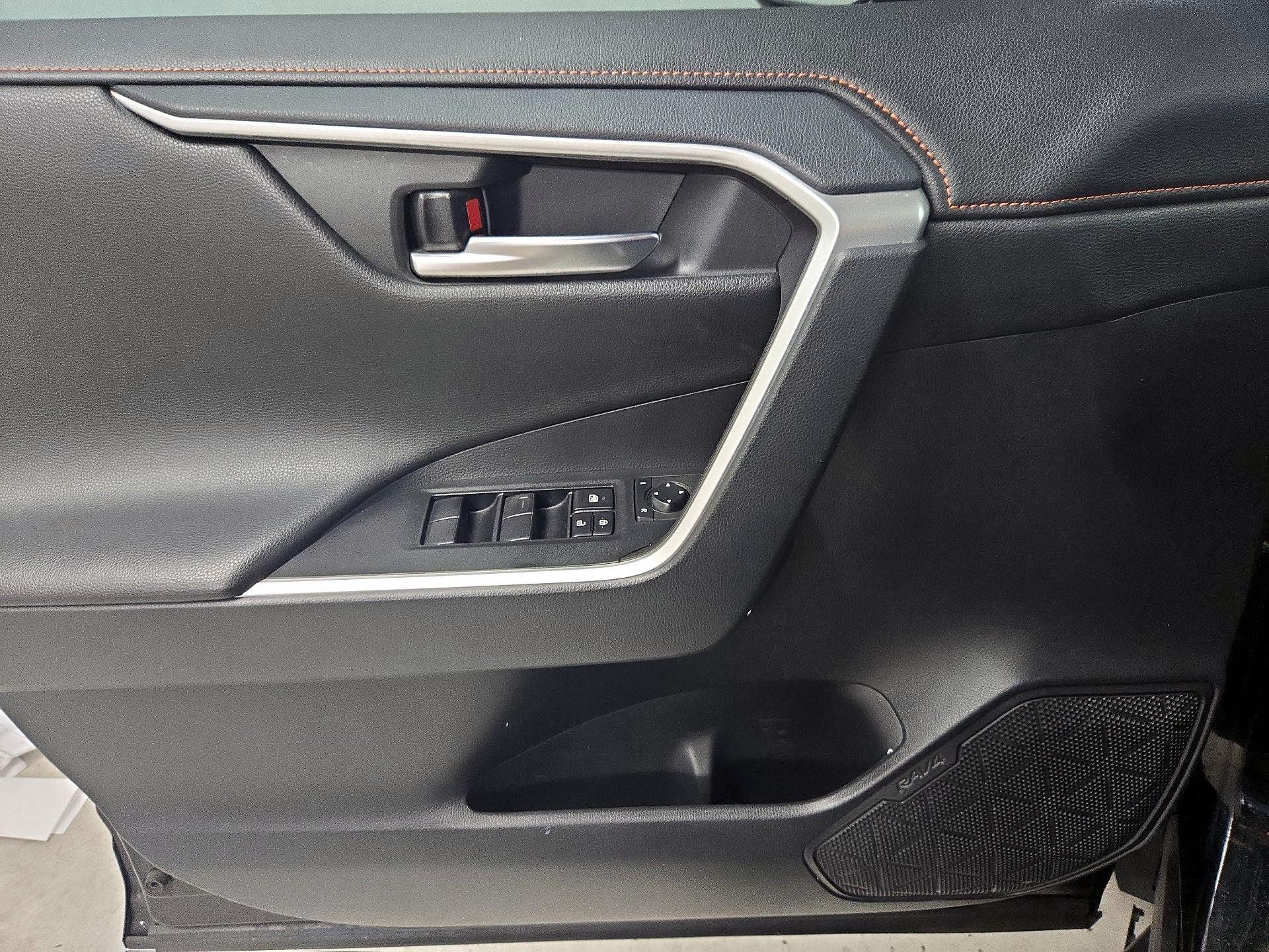 Thumbnail: 2019 Toyota RAV4 - 12