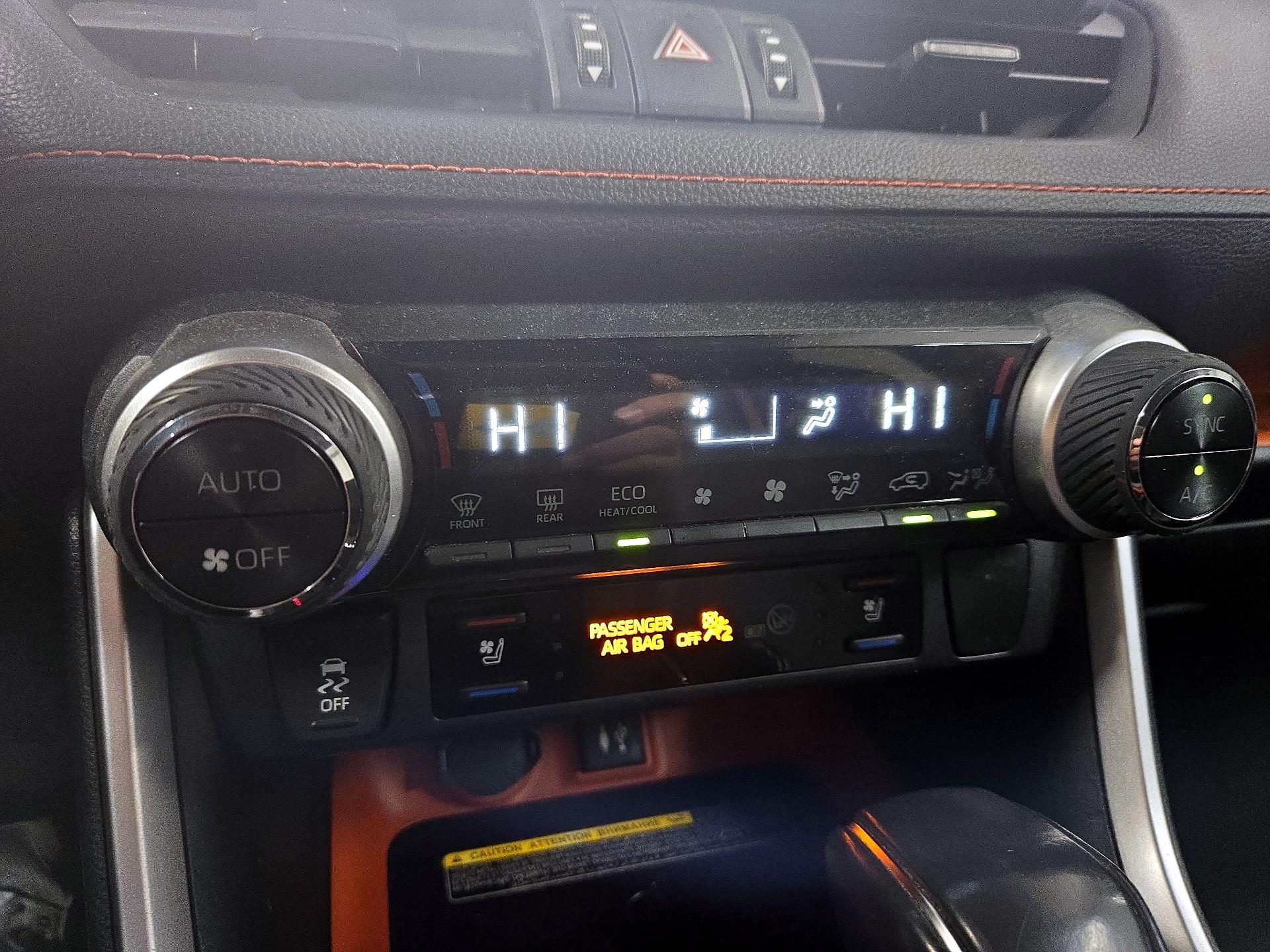 Thumbnail: 2019 Toyota RAV4 - 17