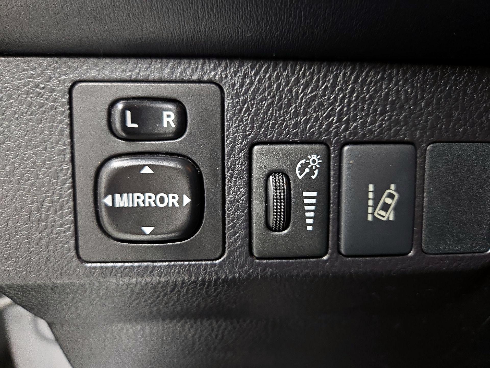 Thumbnail: 2018 Toyota RAV4 - 13