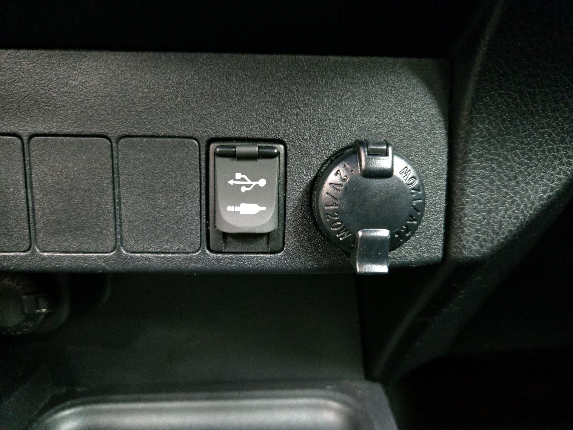Thumbnail: 2018 Toyota RAV4 - 18