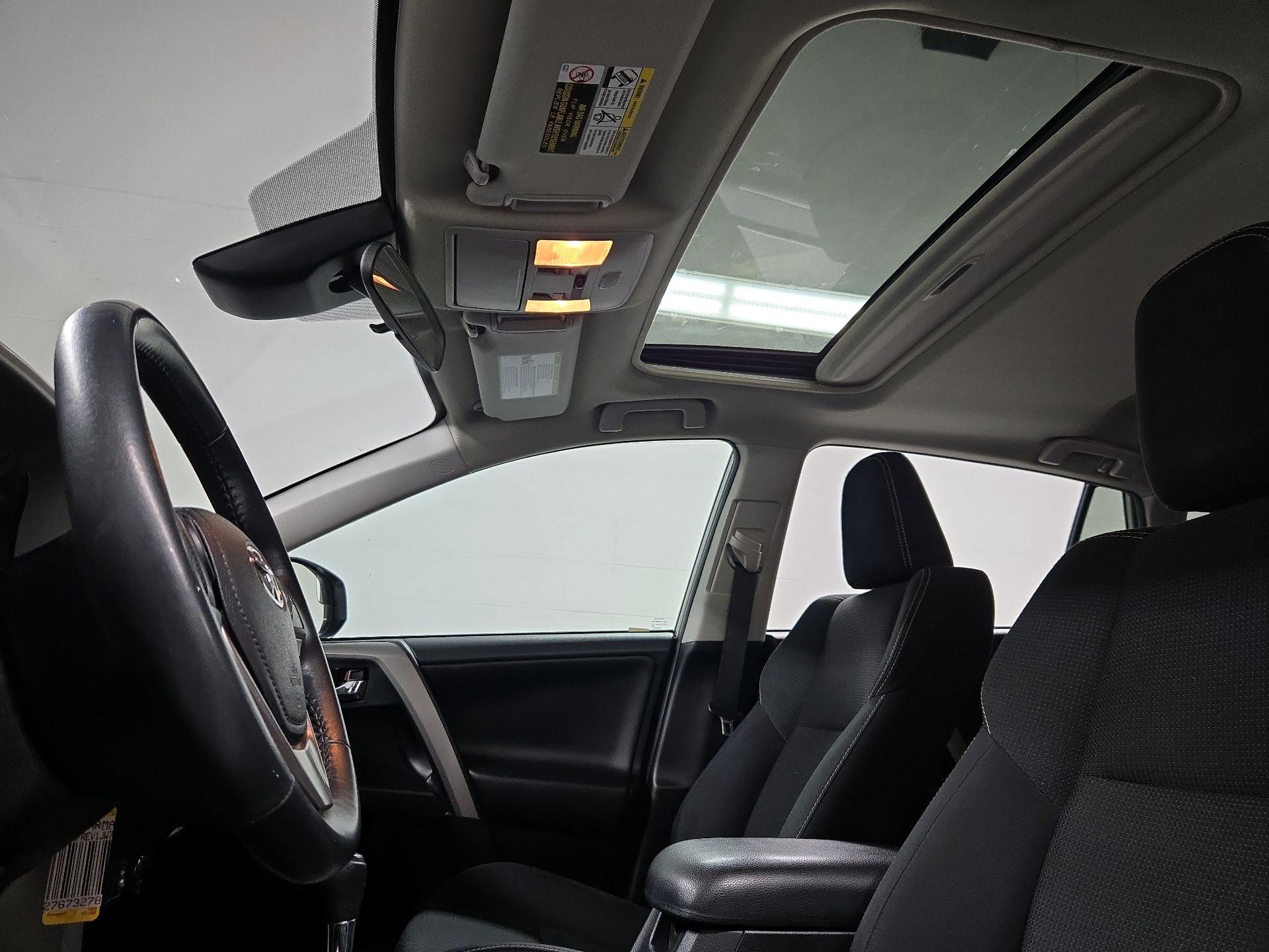 Thumbnail: 2018 Toyota RAV4 - 19