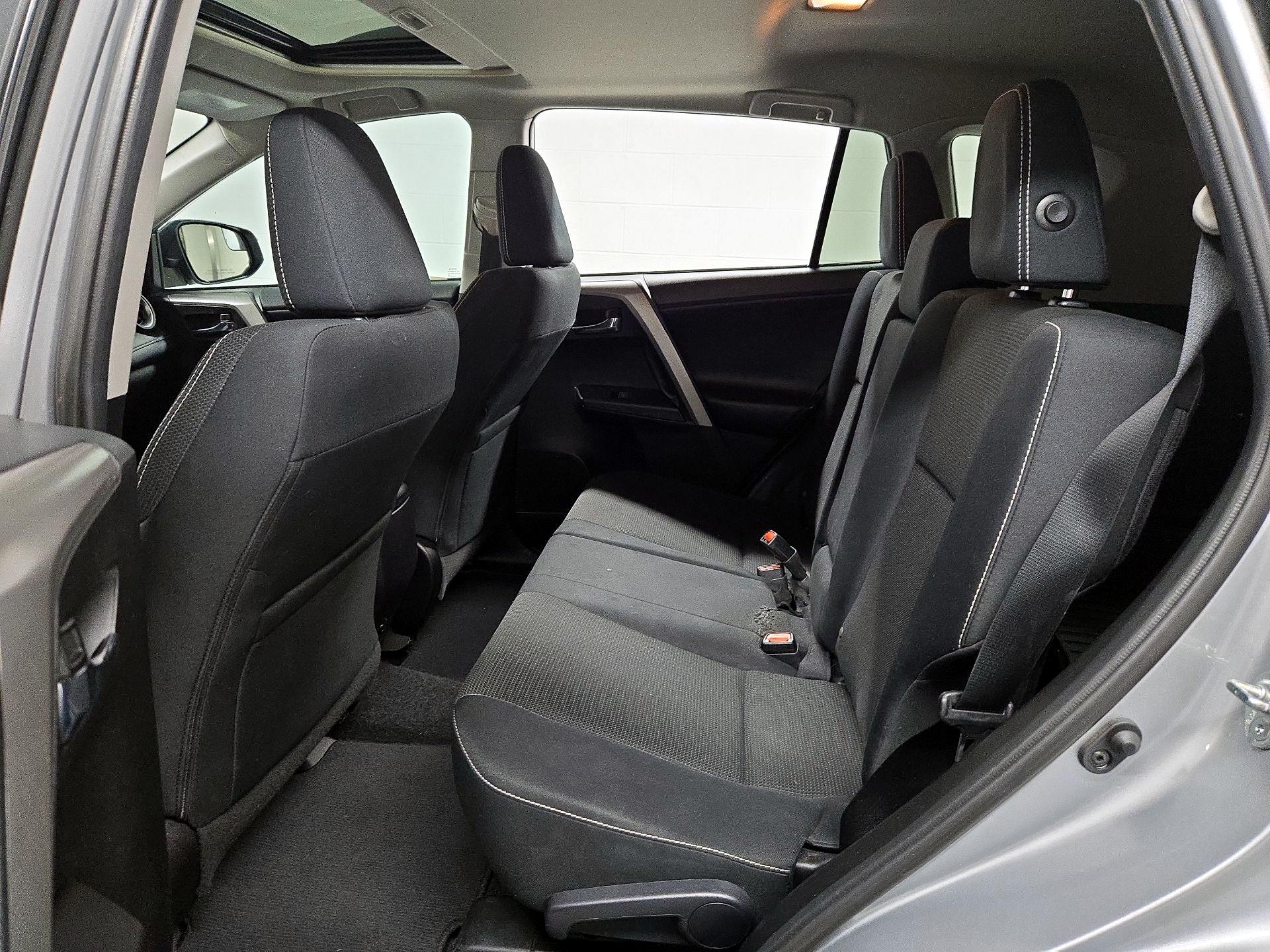 Thumbnail: 2018 Toyota RAV4 - 20