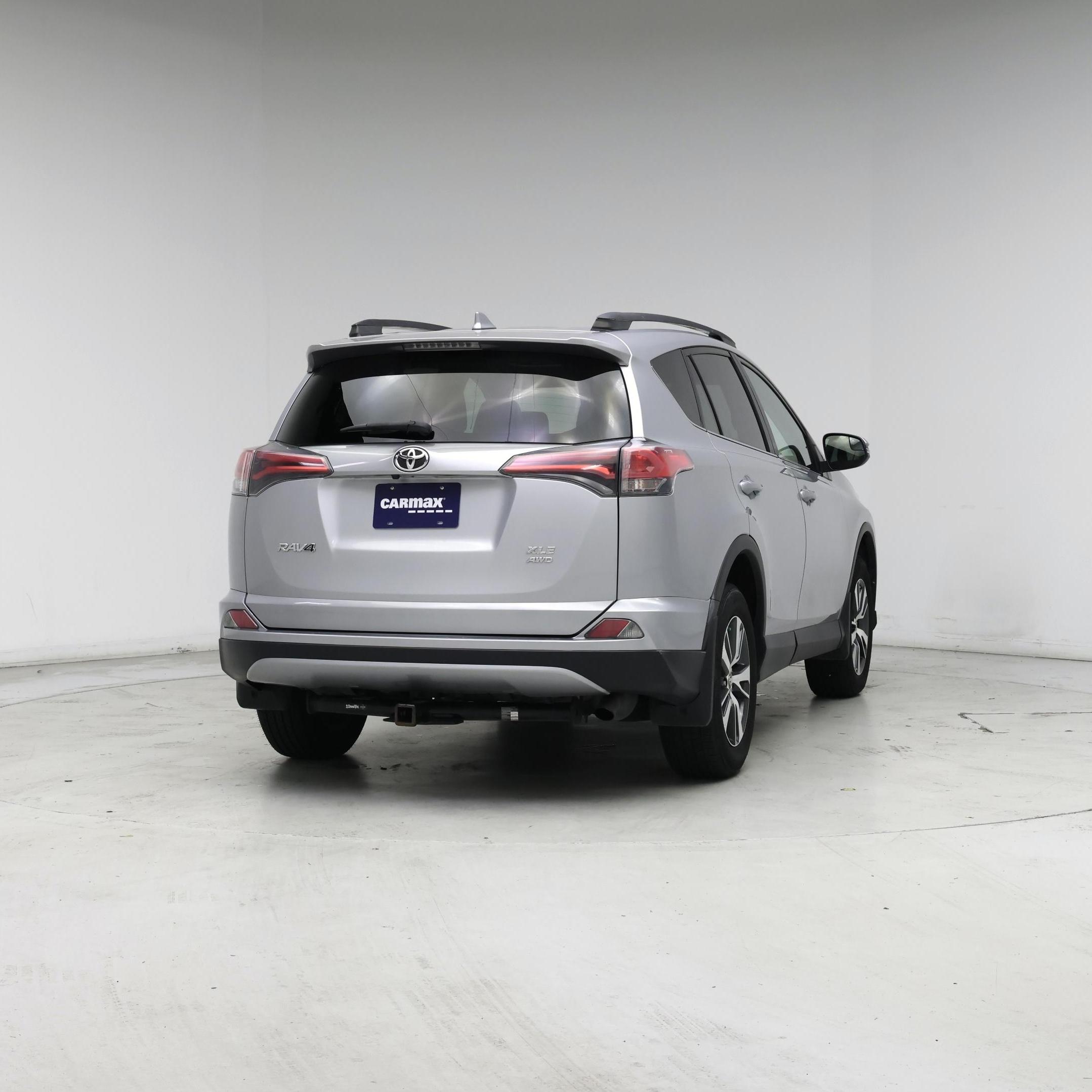 Thumbnail: 2018 Toyota RAV4 - 8