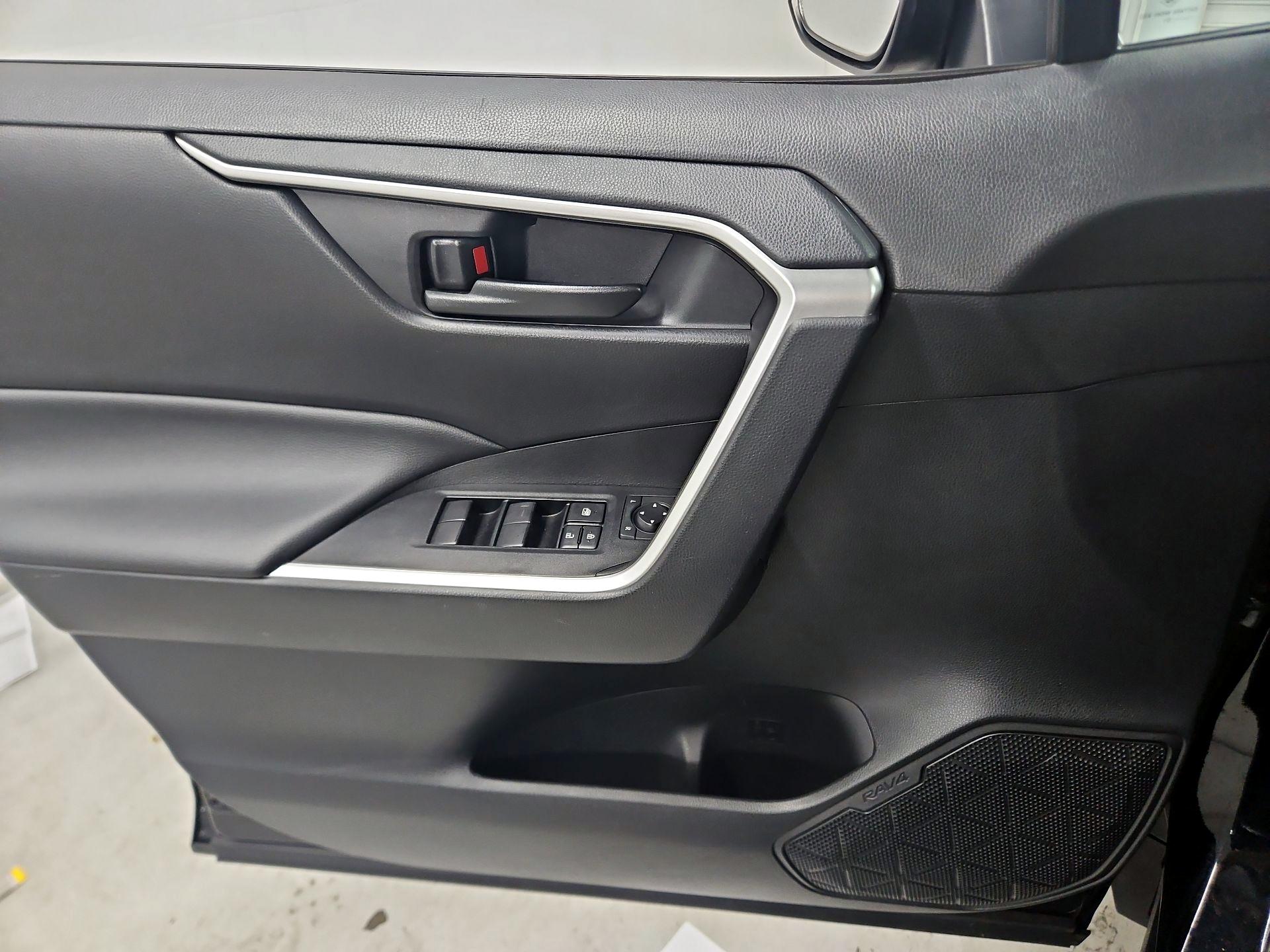 Thumbnail: 2021 Toyota RAV4 - 12