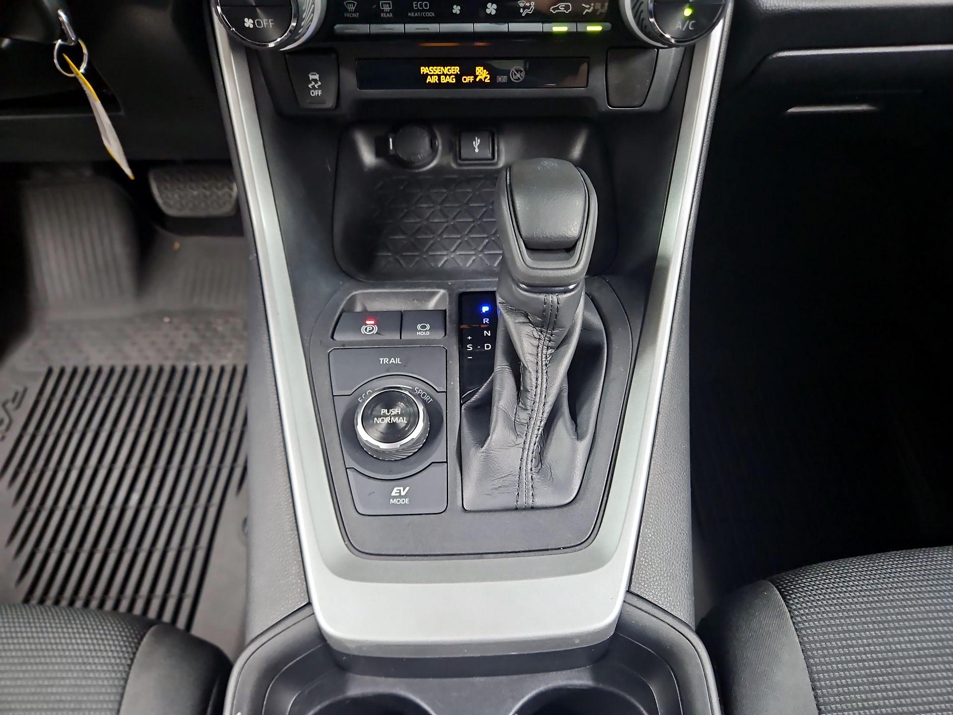 Thumbnail: 2021 Toyota RAV4 - 17