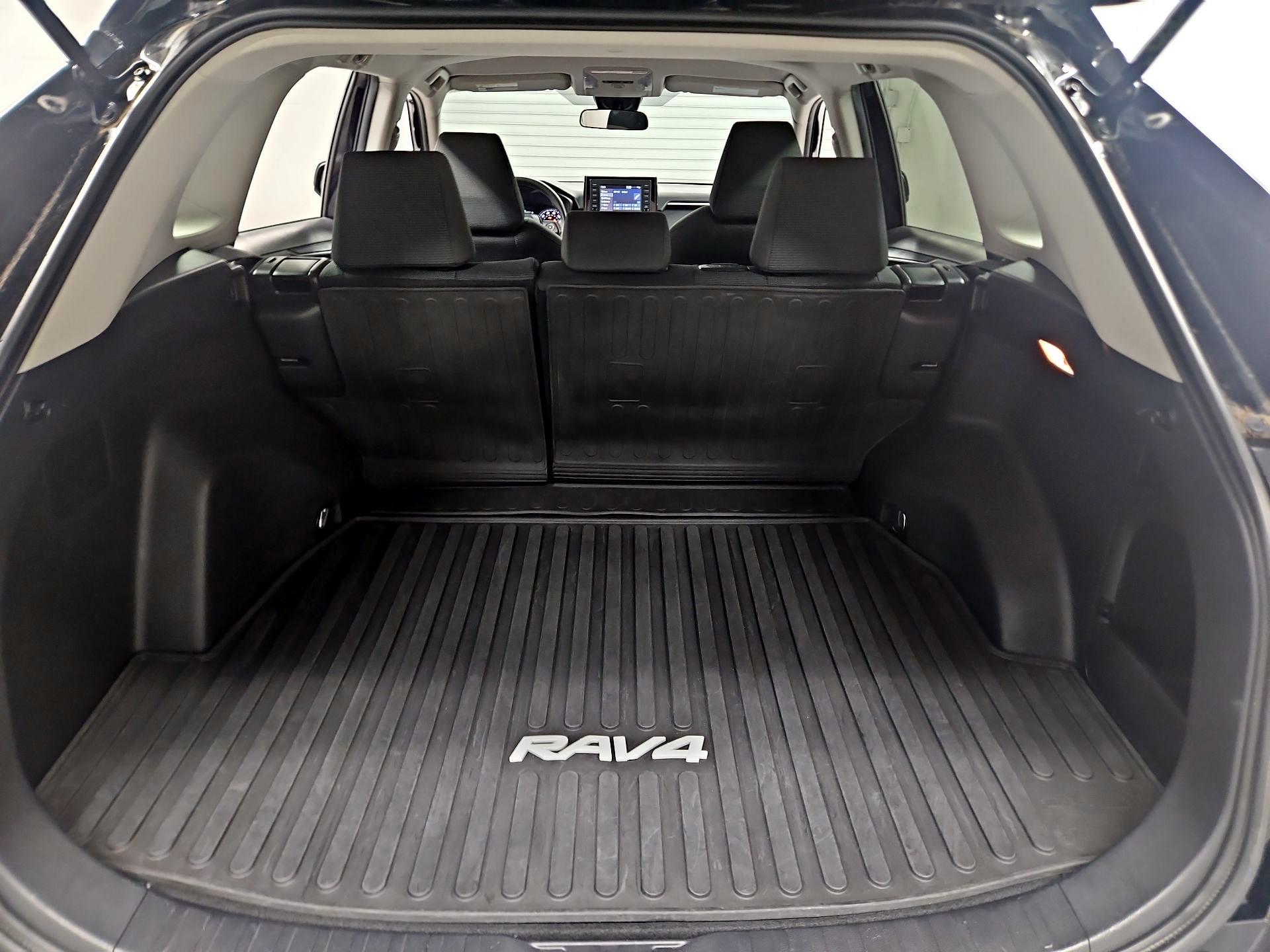 Thumbnail: 2021 Toyota RAV4 - 20