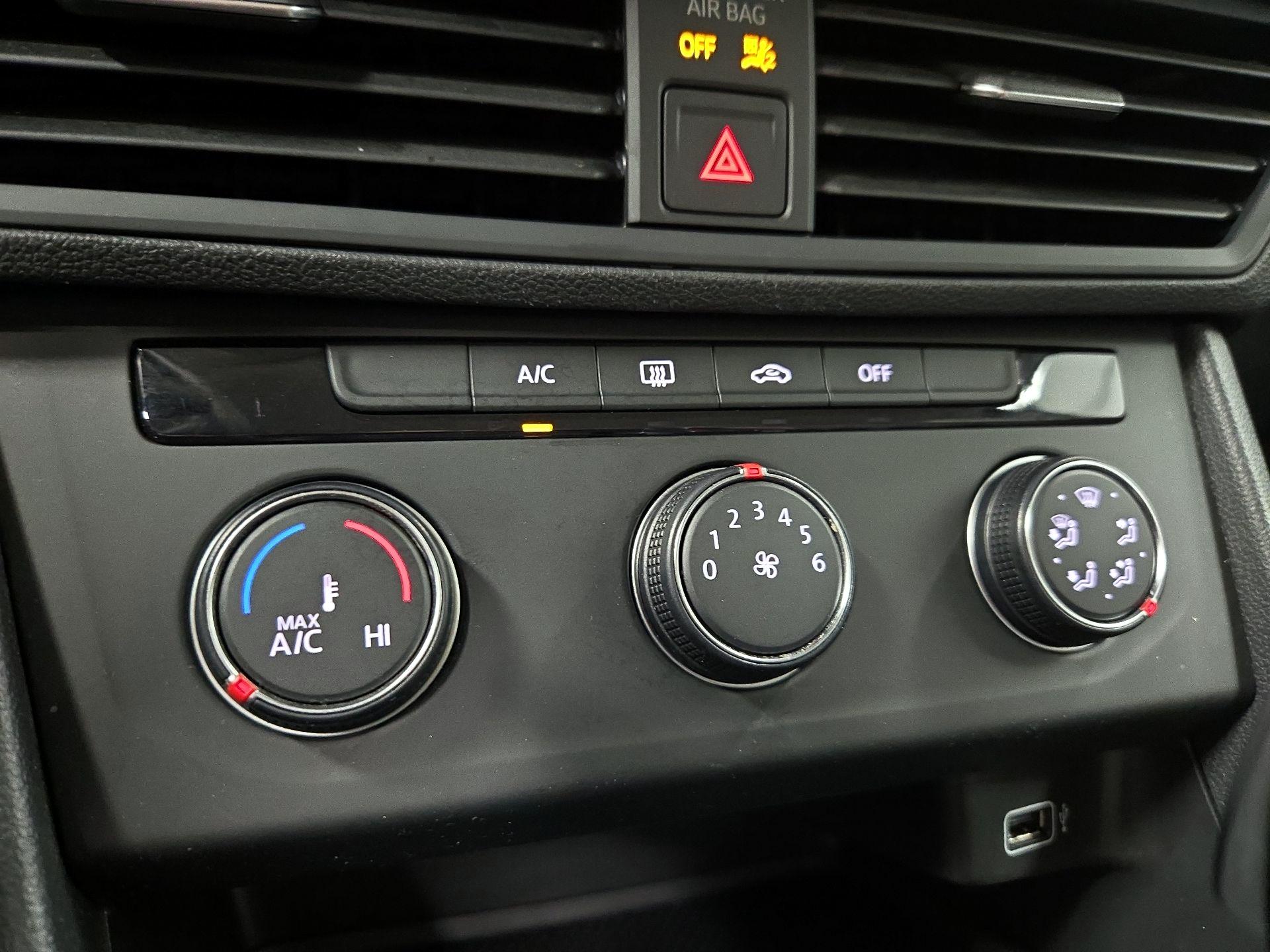 Thumbnail: 2019 Volkswagen Jetta - 16