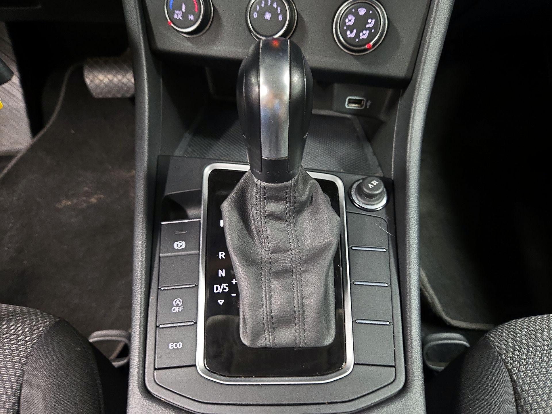 Thumbnail: 2019 Volkswagen Jetta - 17