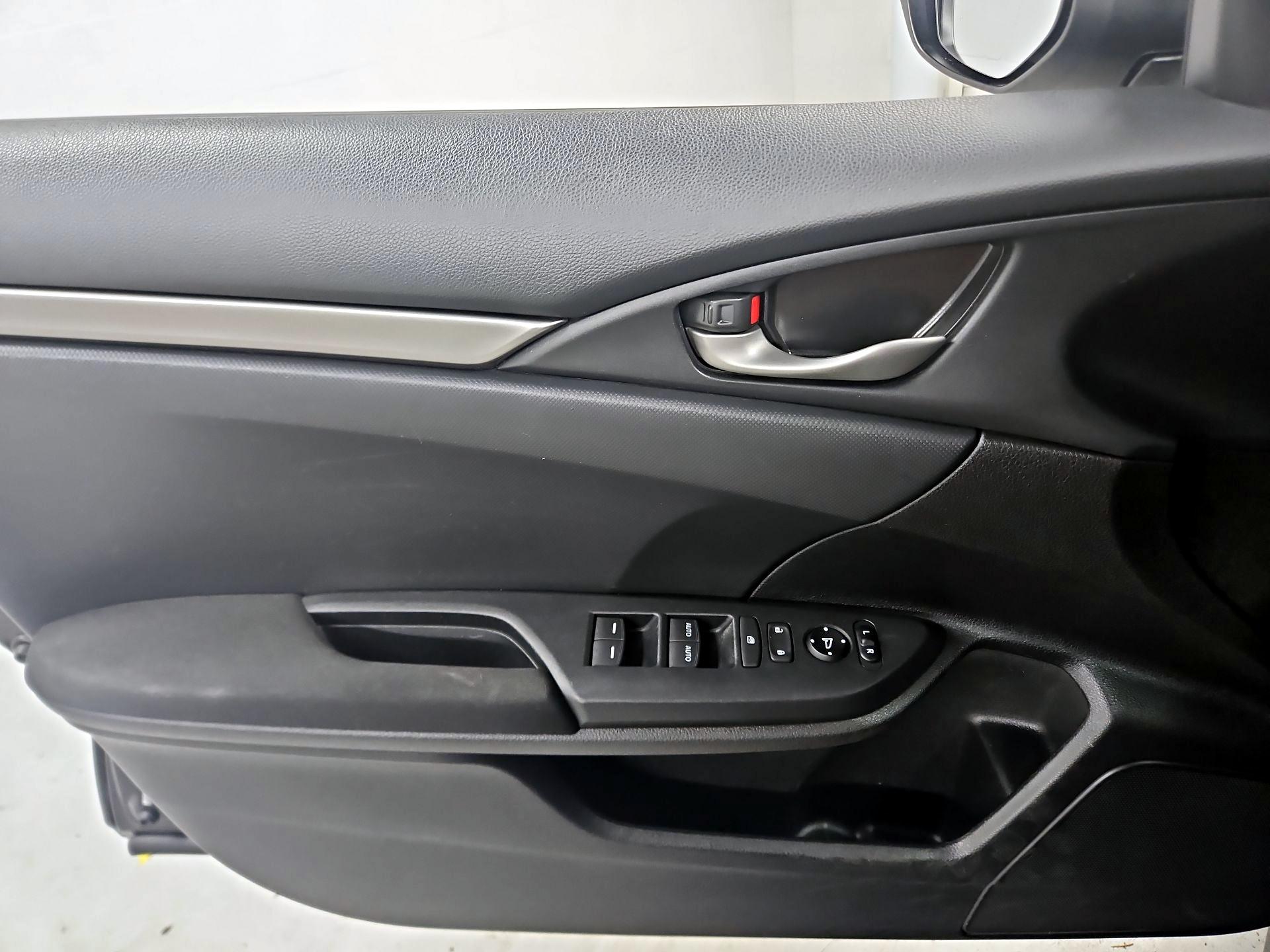 Thumbnail: 2017 Honda Civic - 12