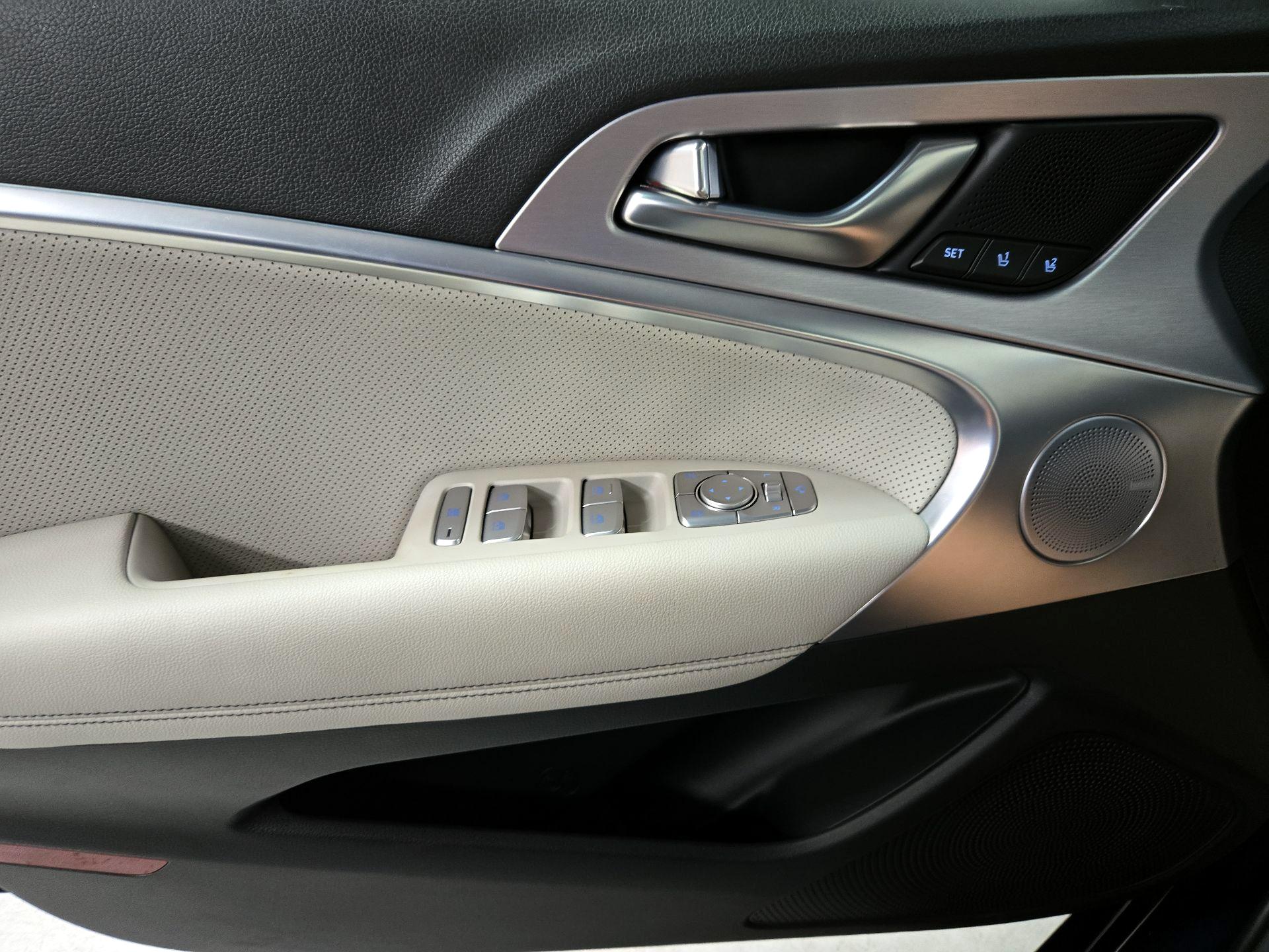 Thumbnail: 2019 Genesis G70 - 12
