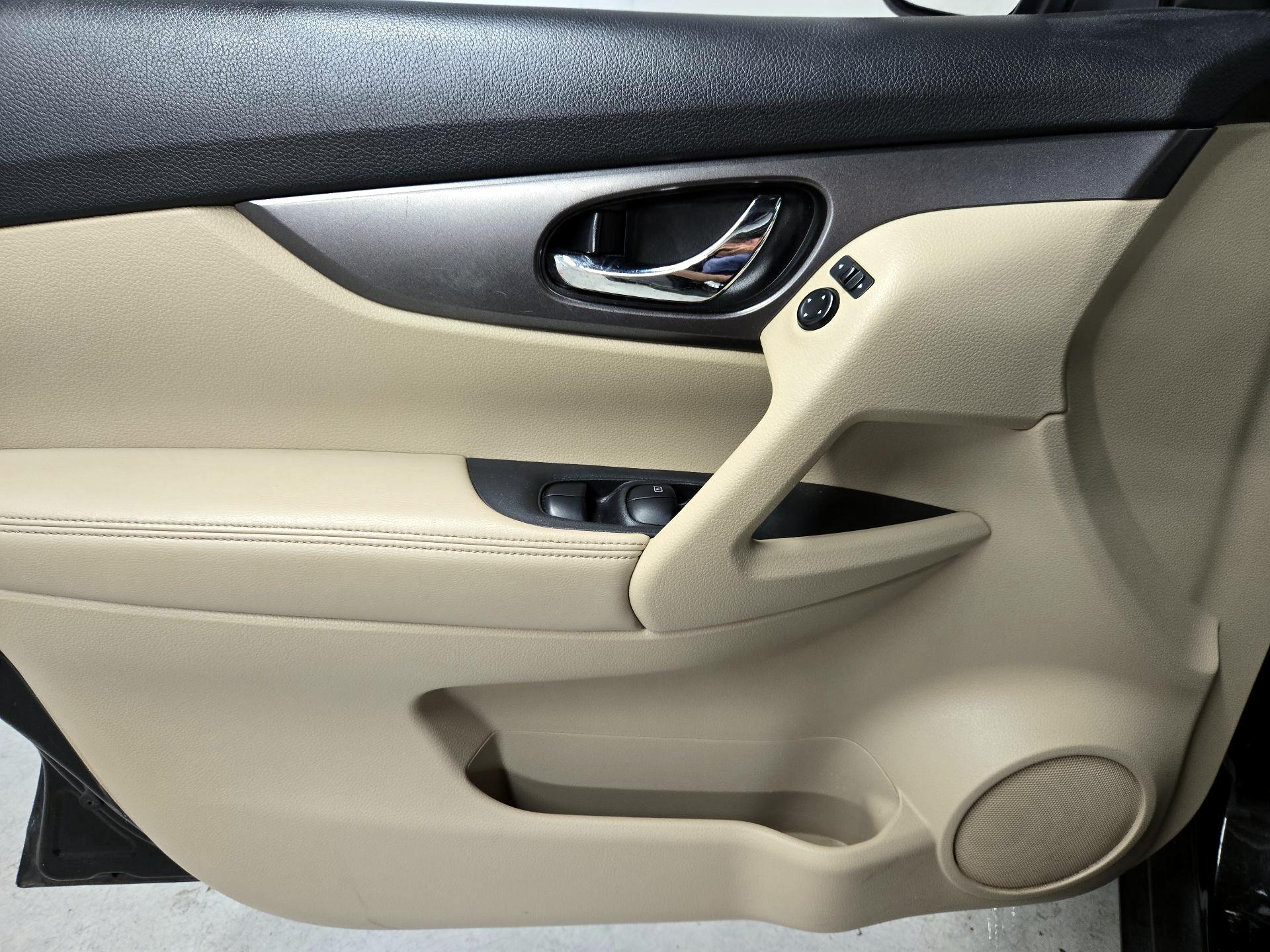 Thumbnail: 2016 Nissan Rogue - 12