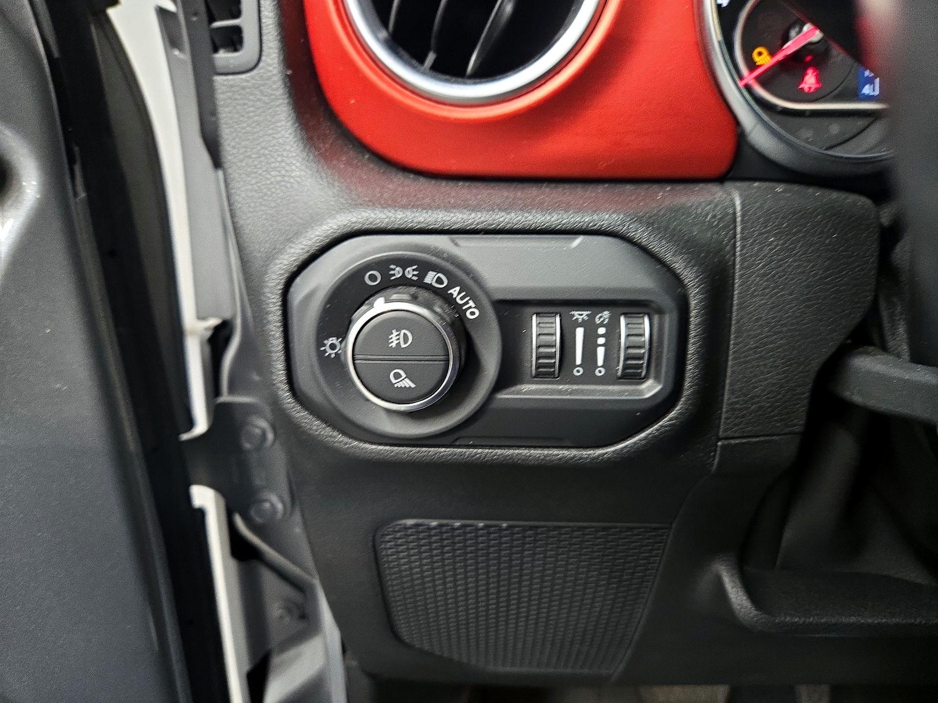 Thumbnail: 2021 Jeep Gladiator - 13
