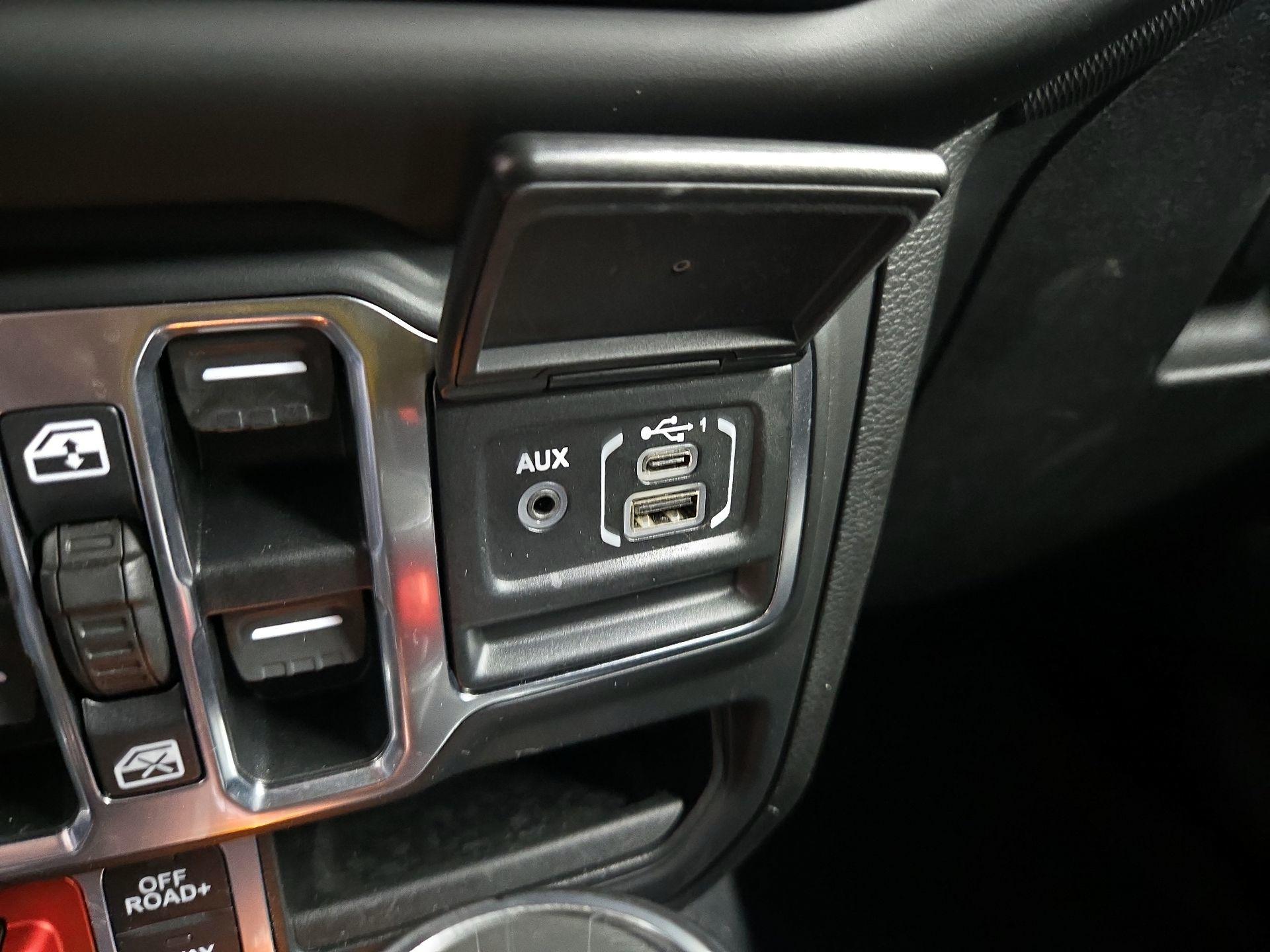 Thumbnail: 2021 Jeep Gladiator - 18