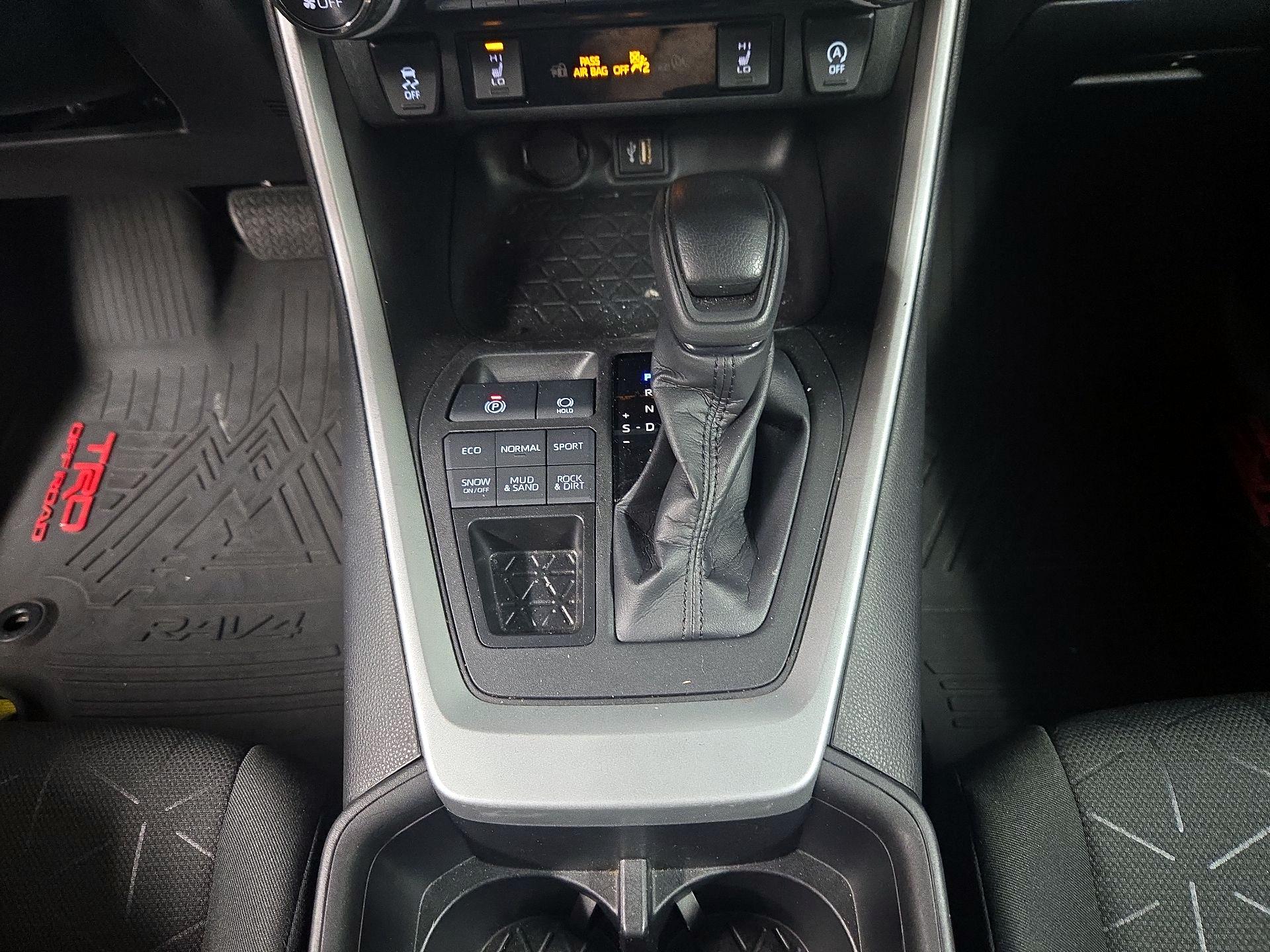 Thumbnail: 2023 Toyota RAV4 - 17