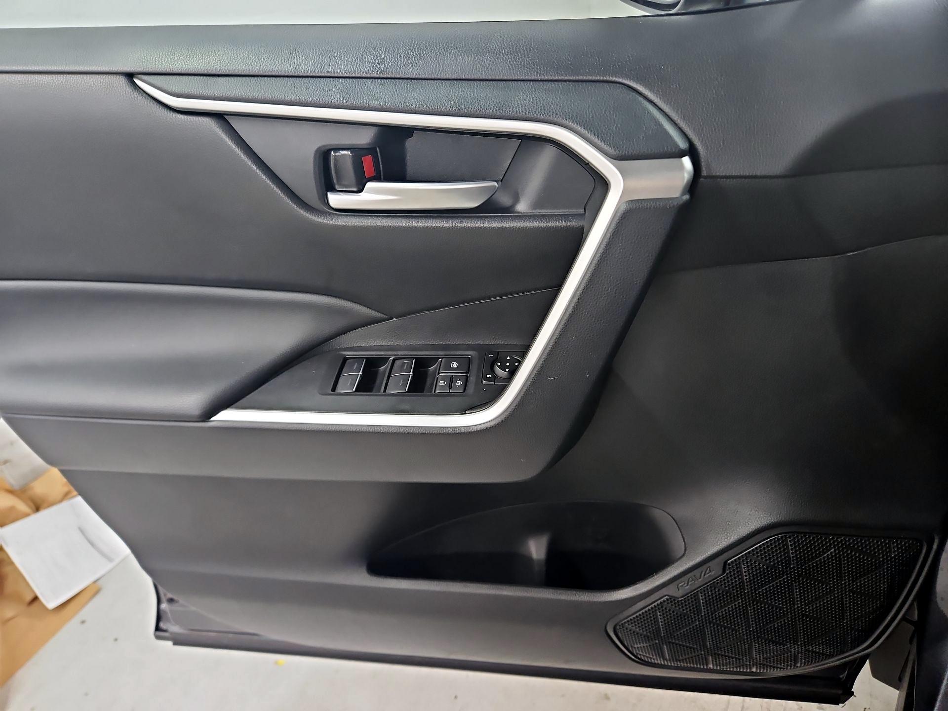 Thumbnail: 2025 Toyota RAV4 - 12