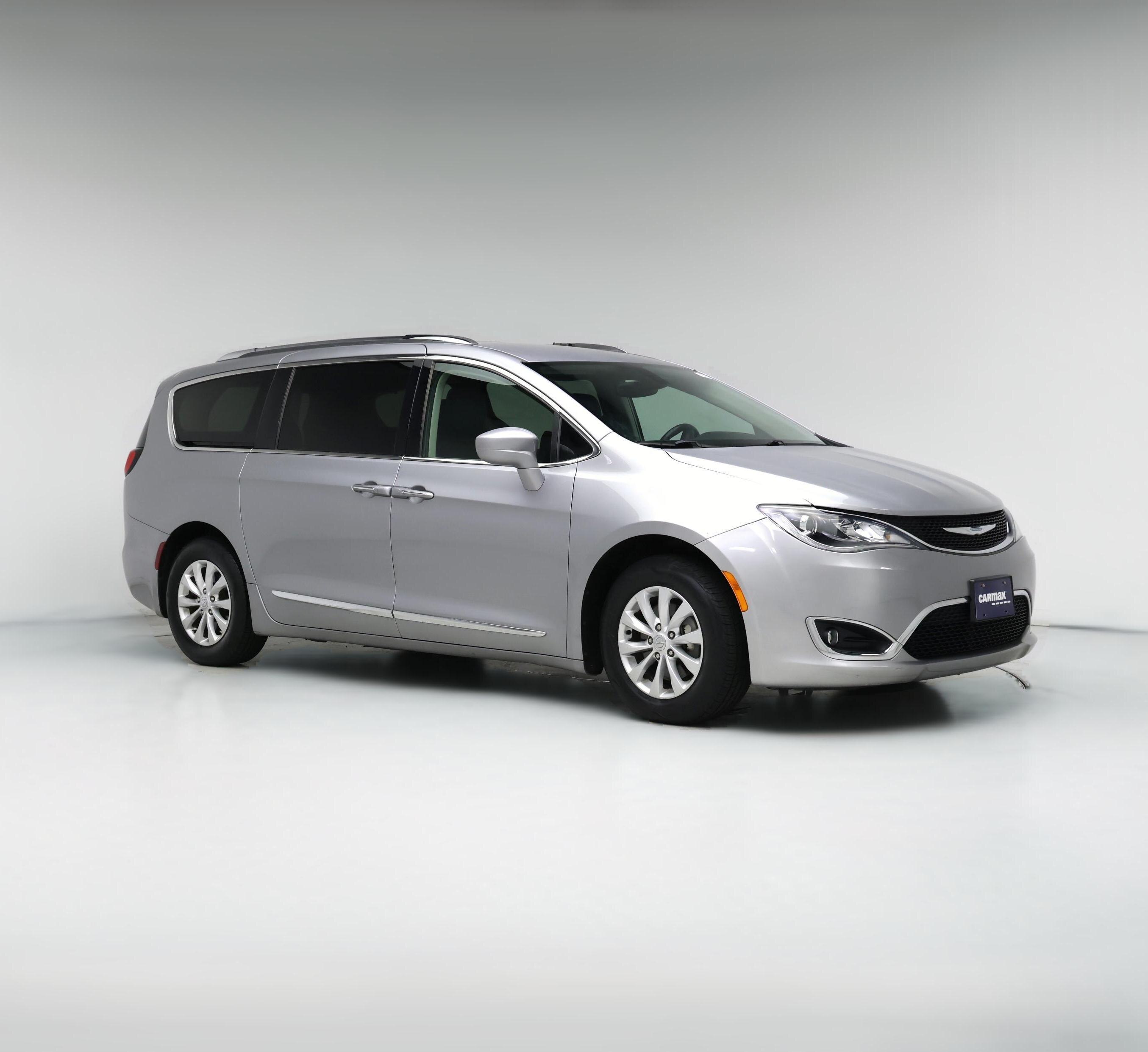 Thumbnail: 2018 Chrysler Pacifica - 1