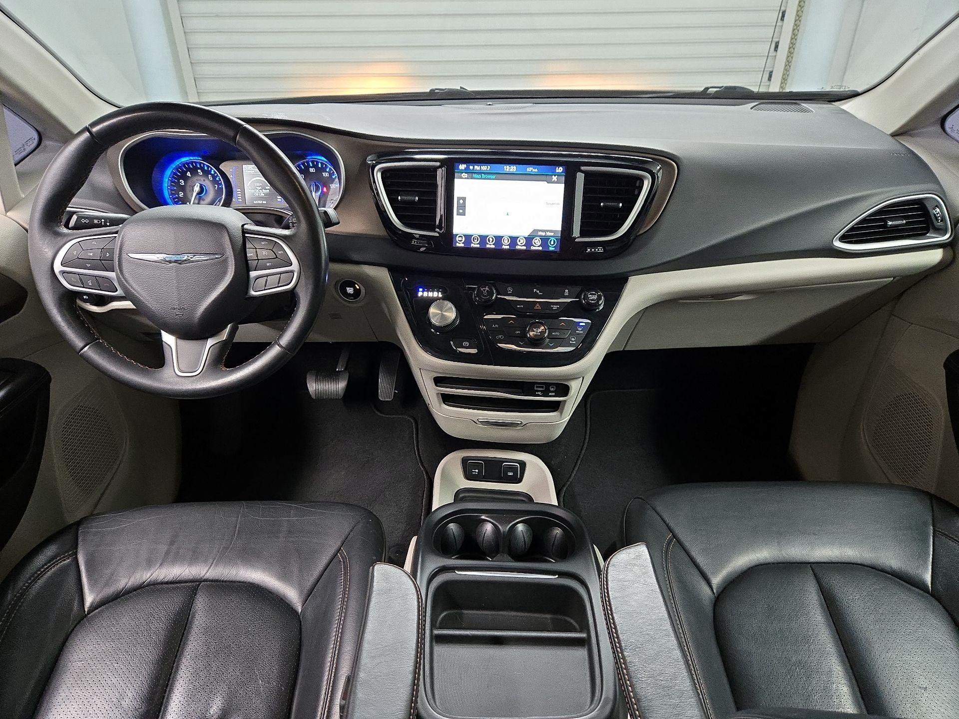 Thumbnail: 2018 Chrysler Pacifica - 9