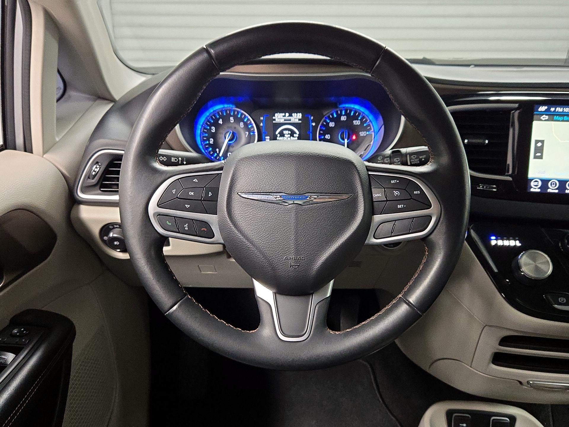 Thumbnail: 2018 Chrysler Pacifica - 10