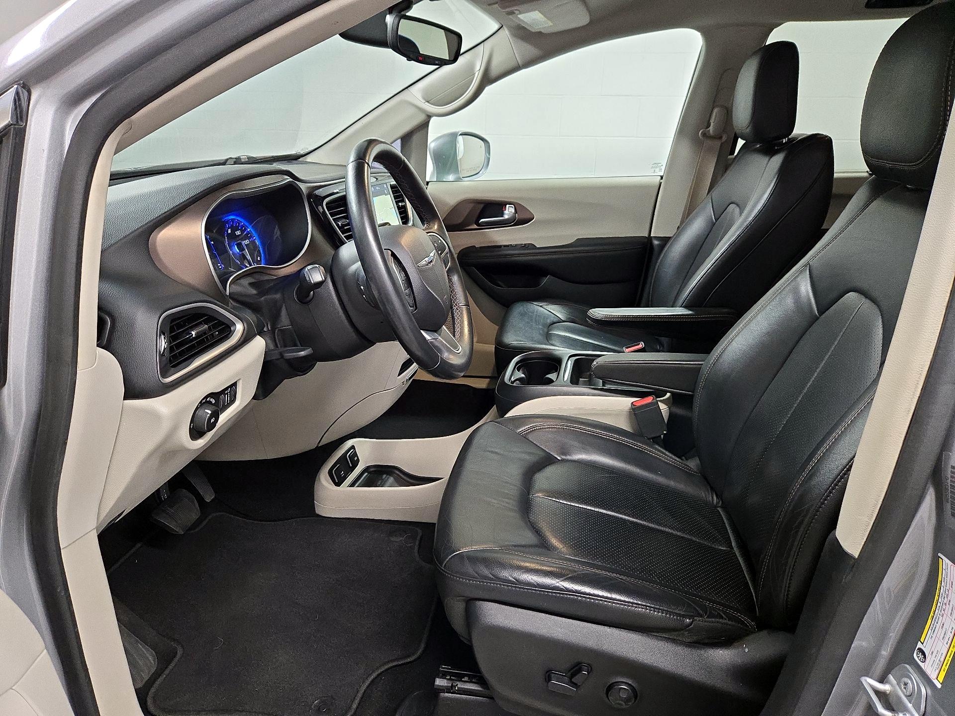 Thumbnail: 2018 Chrysler Pacifica - 11
