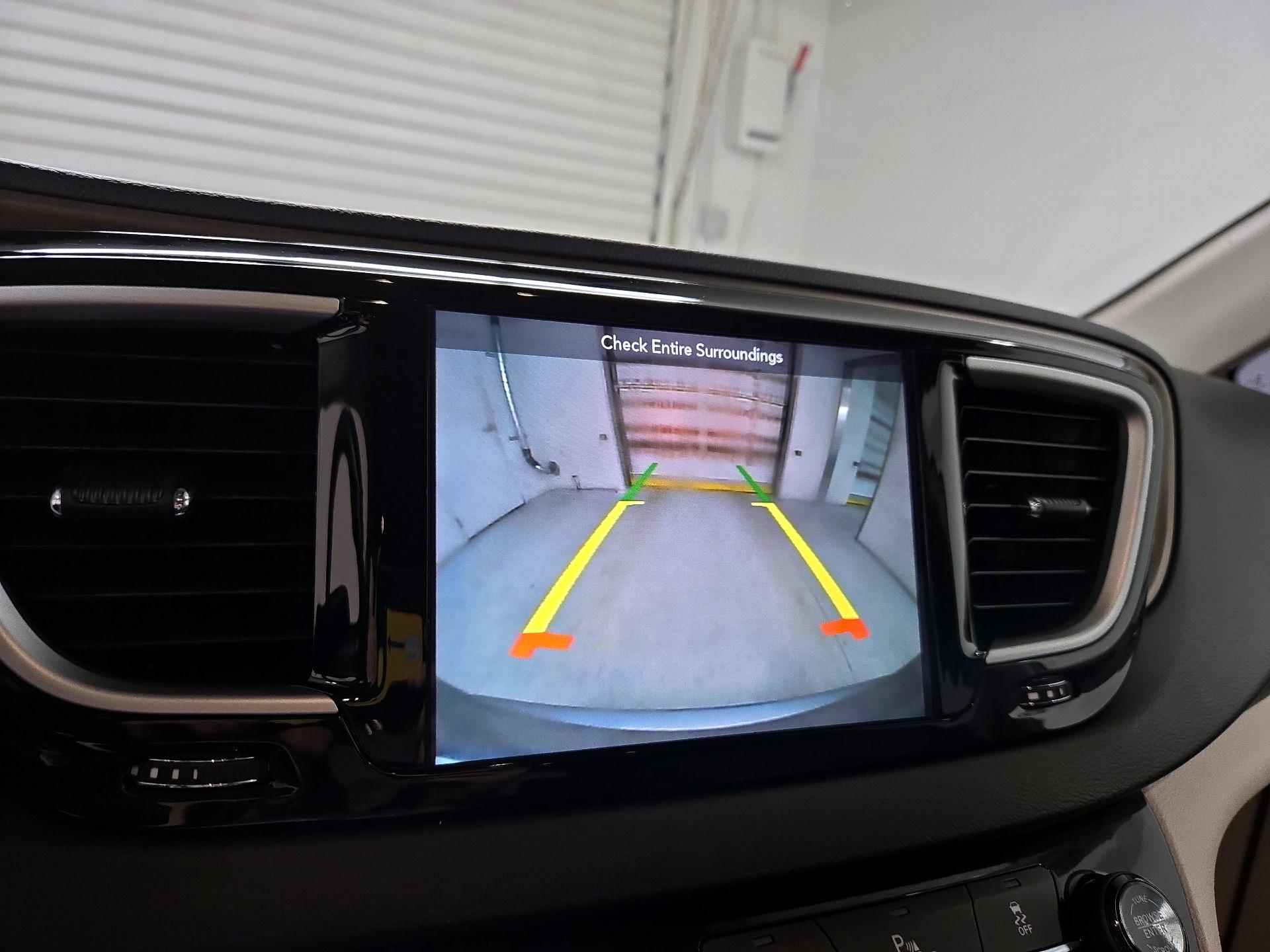 Thumbnail: 2018 Chrysler Pacifica - 15