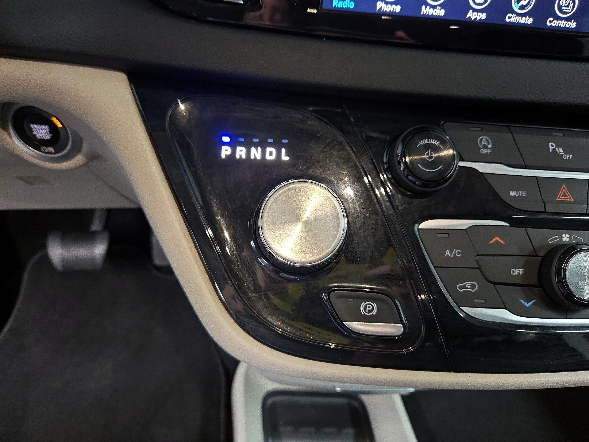 Thumbnail: 2018 Chrysler Pacifica - 18