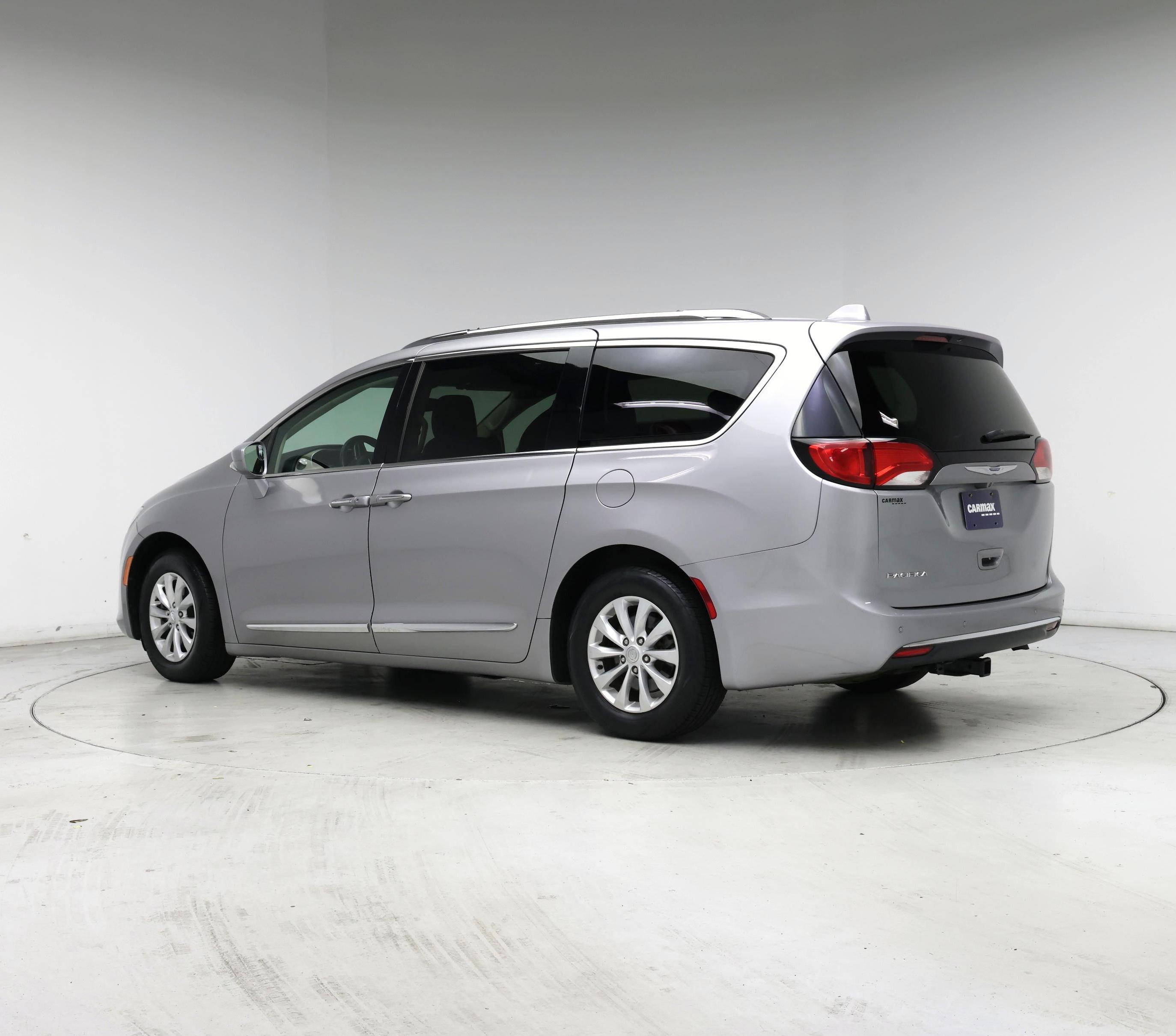 Thumbnail: 2018 Chrysler Pacifica - 2