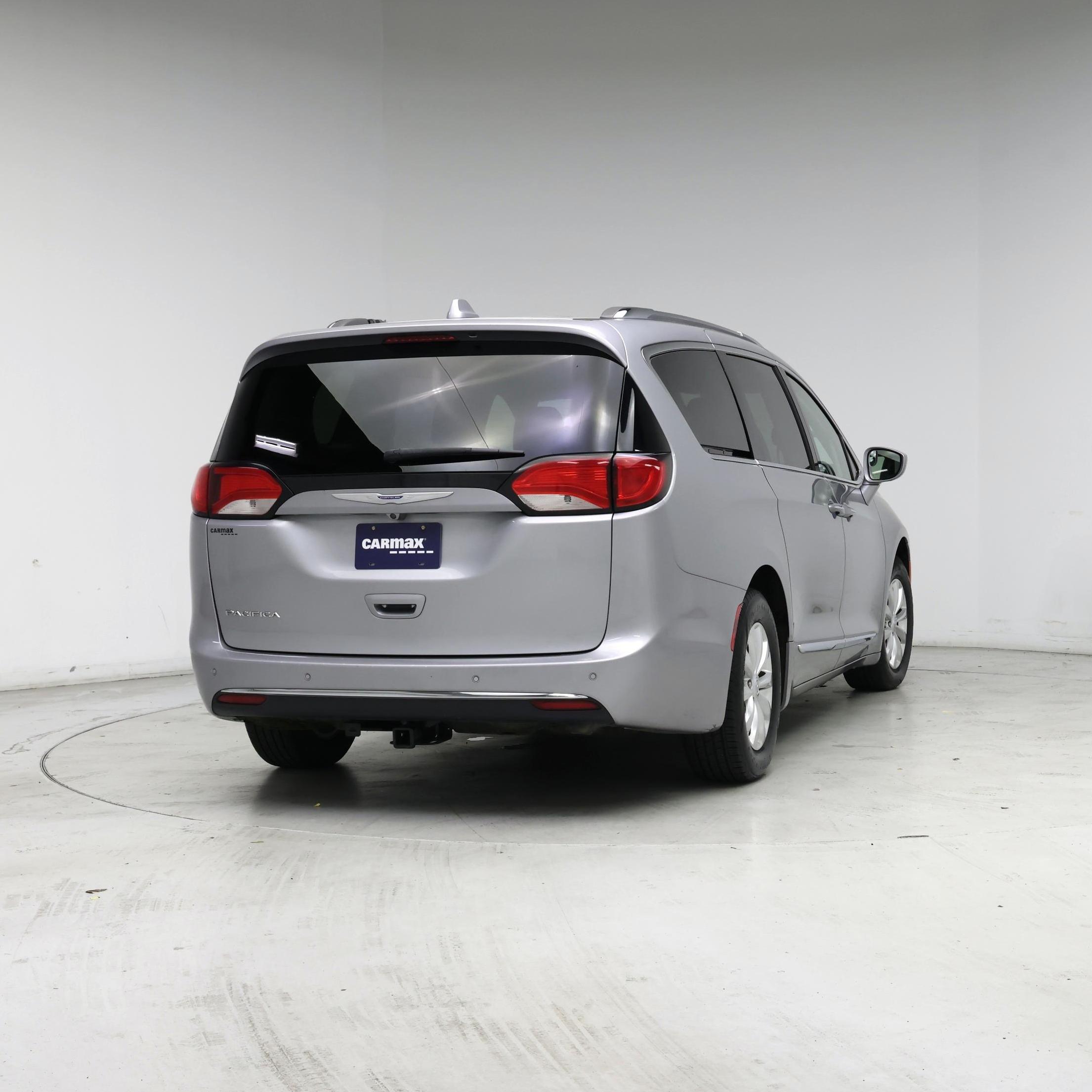 Thumbnail: 2018 Chrysler Pacifica - 8