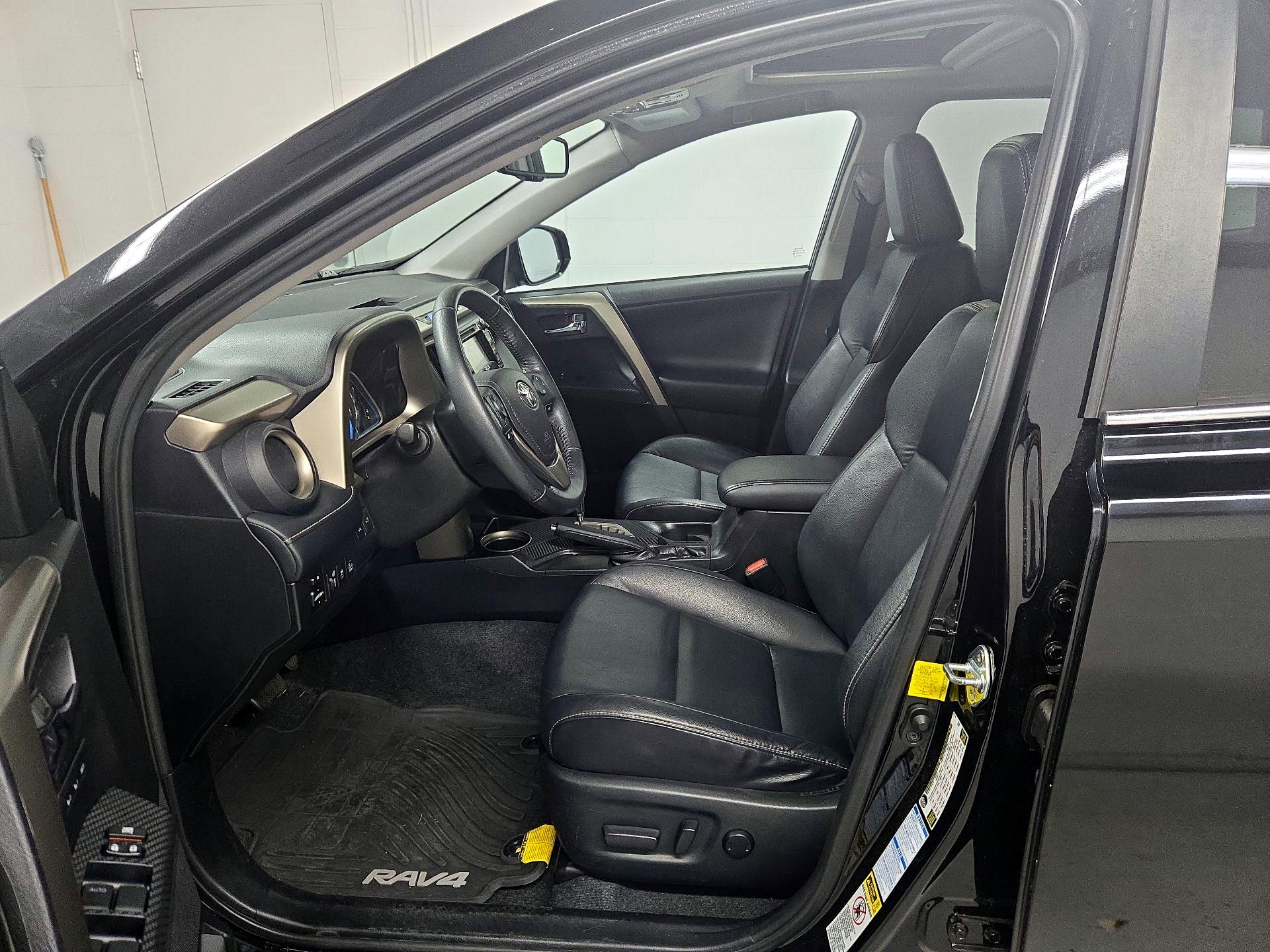 Thumbnail: 2015 Toyota RAV4 - 11