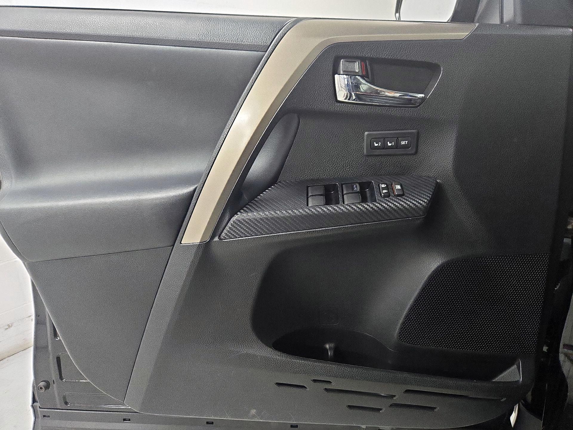 Thumbnail: 2015 Toyota RAV4 - 12