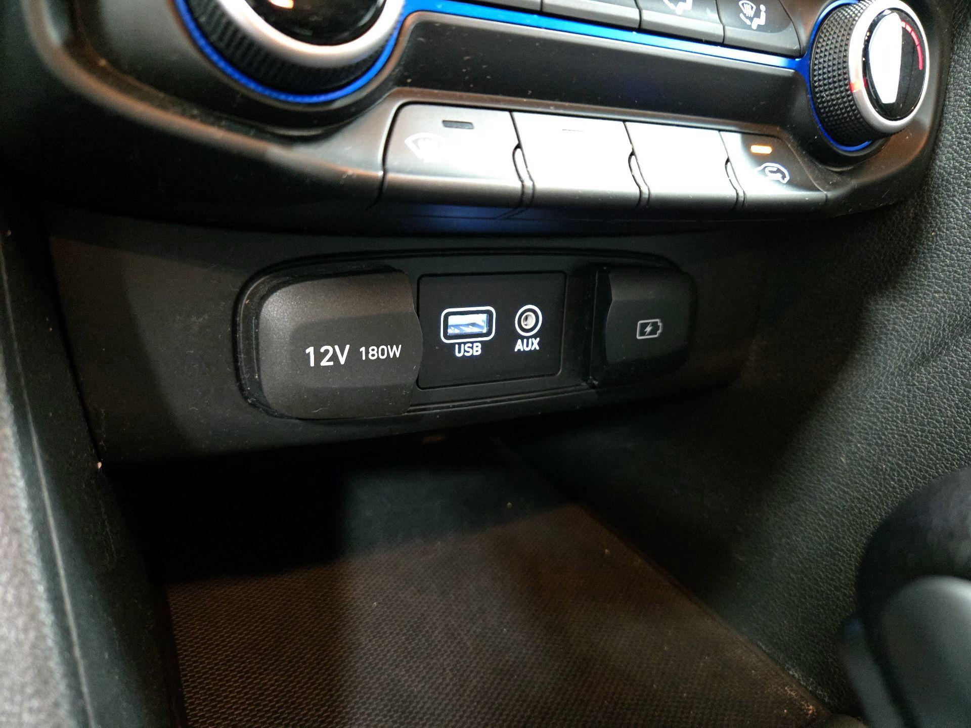 Thumbnail: 2019 Hyundai Veloster - 18