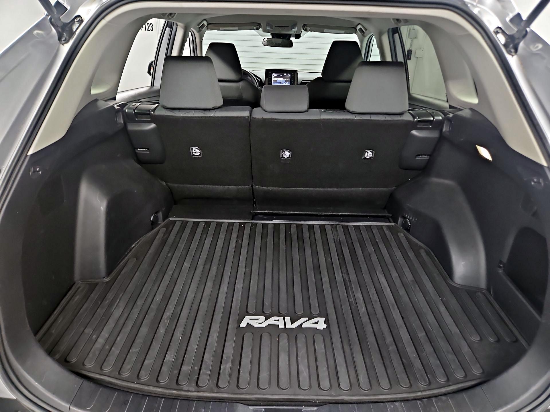 Thumbnail: 2022 Toyota RAV4 - 20