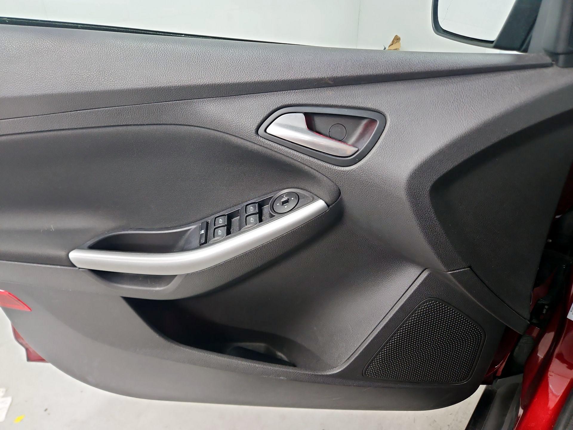 Thumbnail: 2014 Ford Focus - 12
