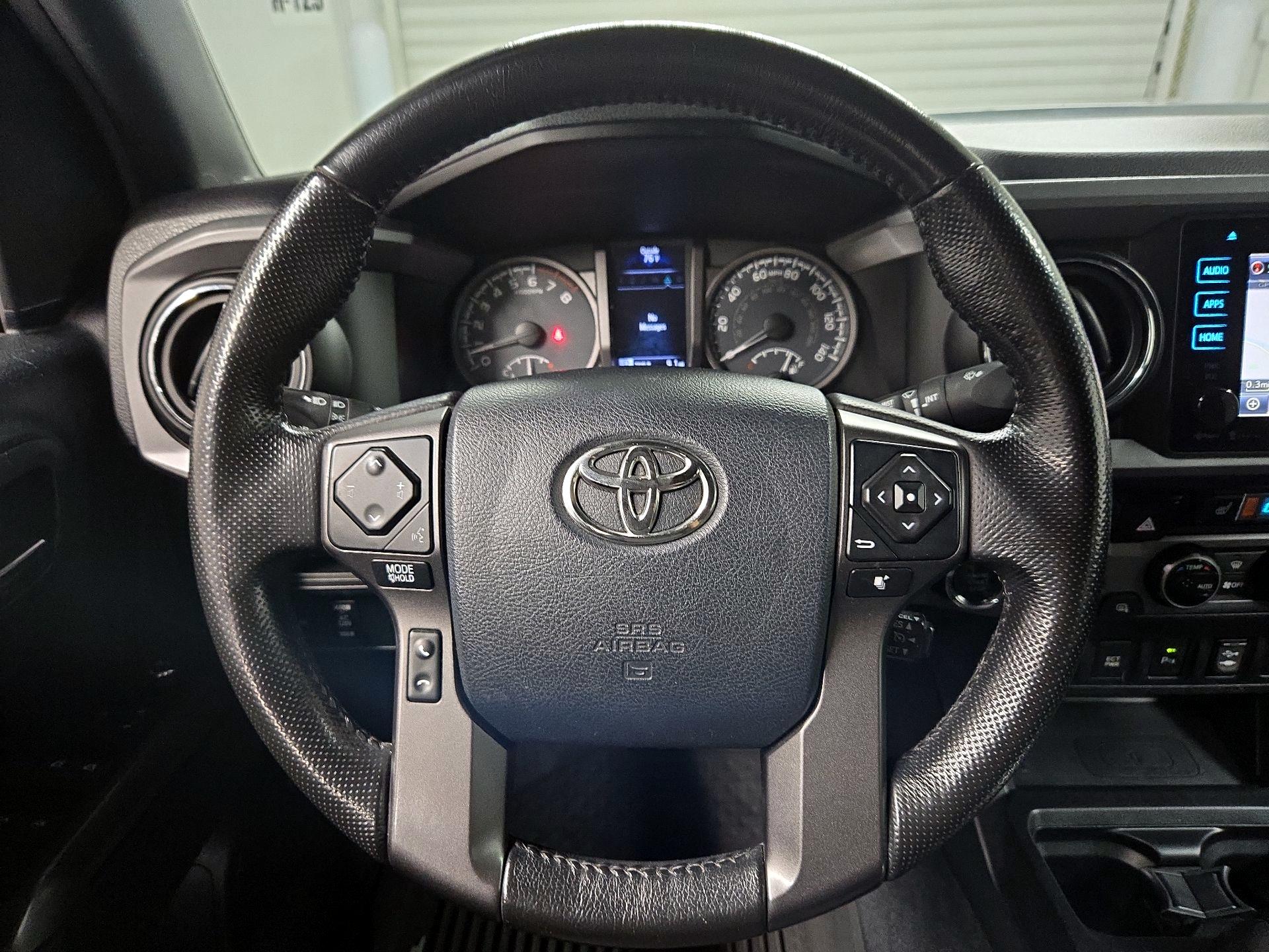 Thumbnail: 2016 Toyota Tacoma - 10