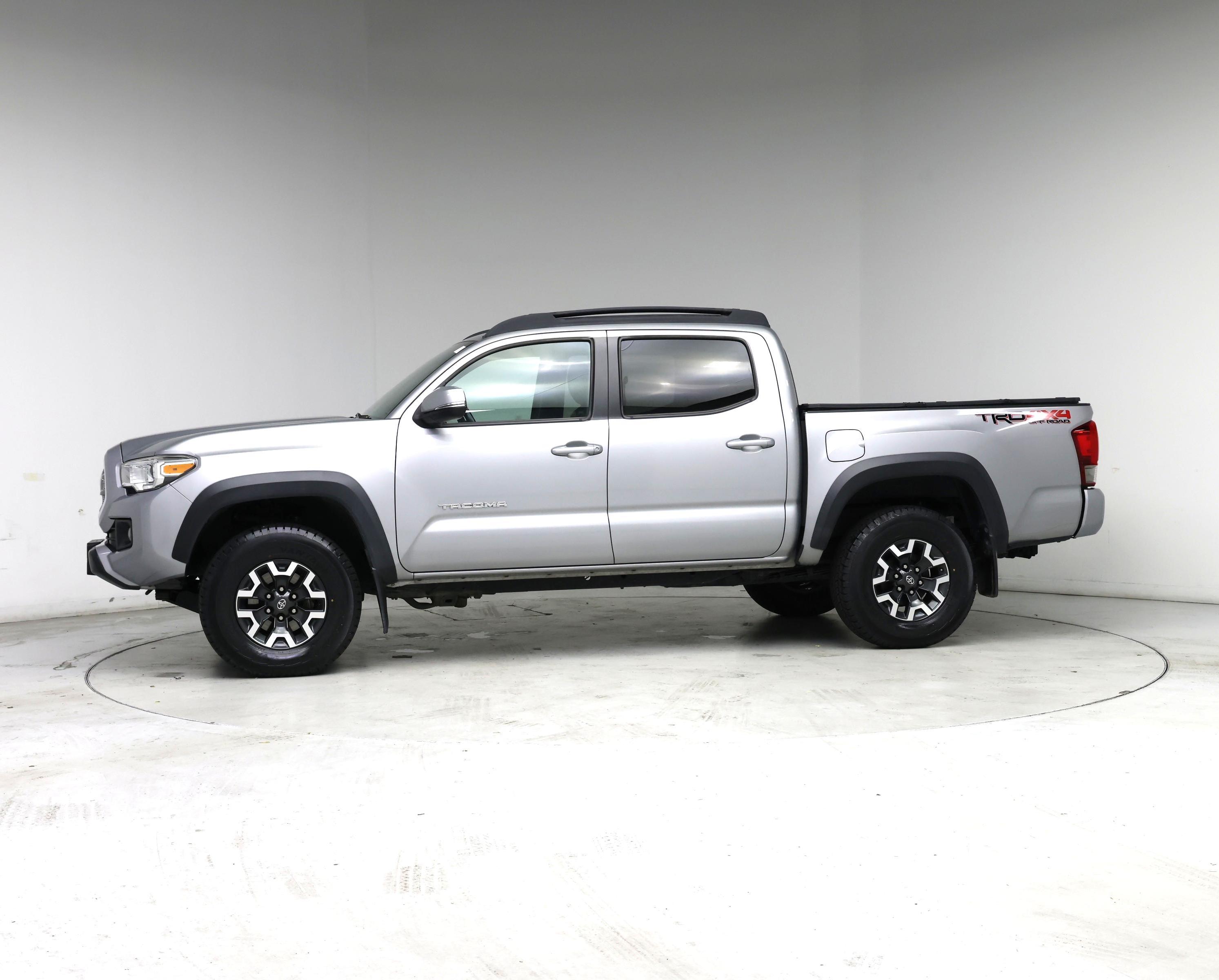 Thumbnail: 2016 Toyota Tacoma - 3