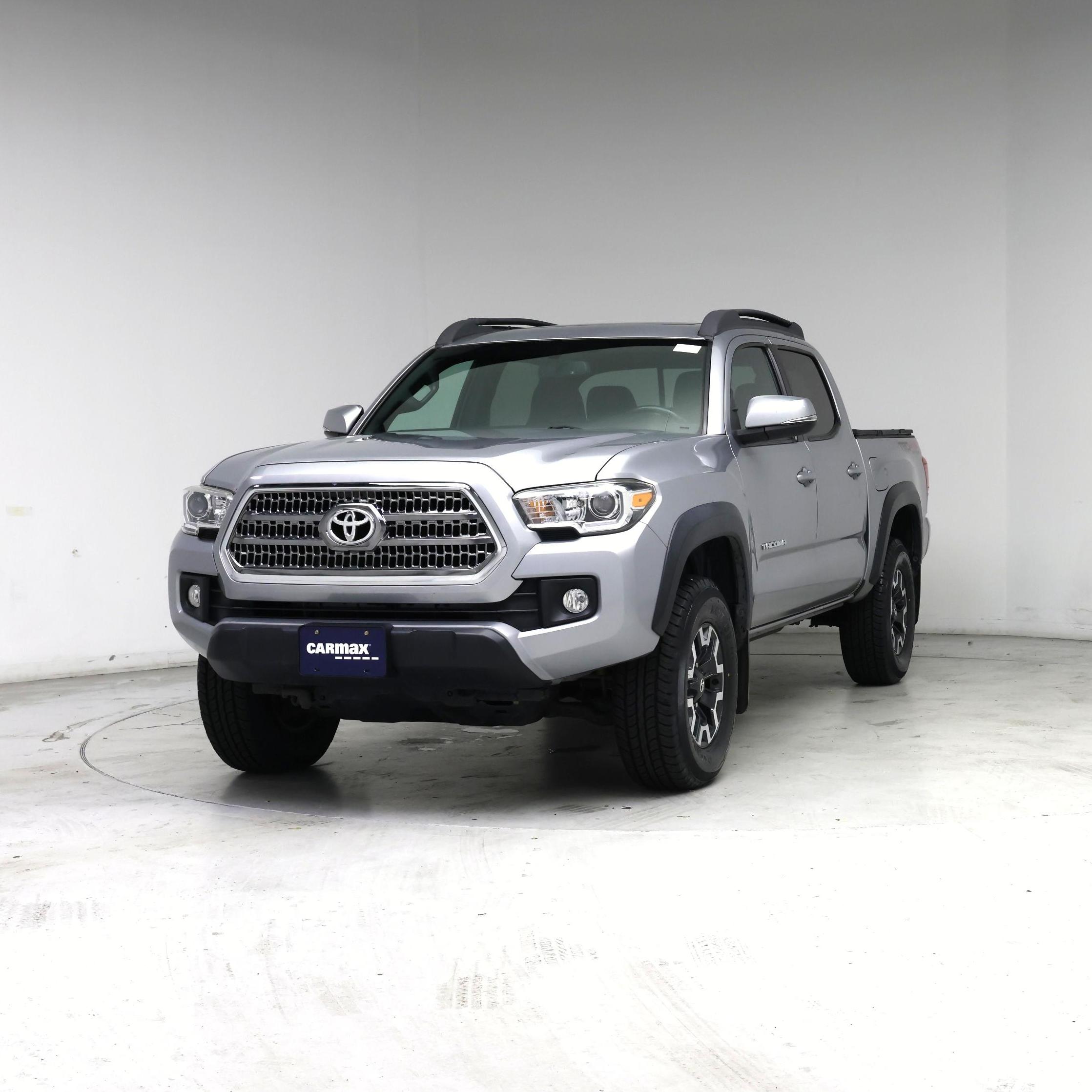 Thumbnail: 2016 Toyota Tacoma - 4