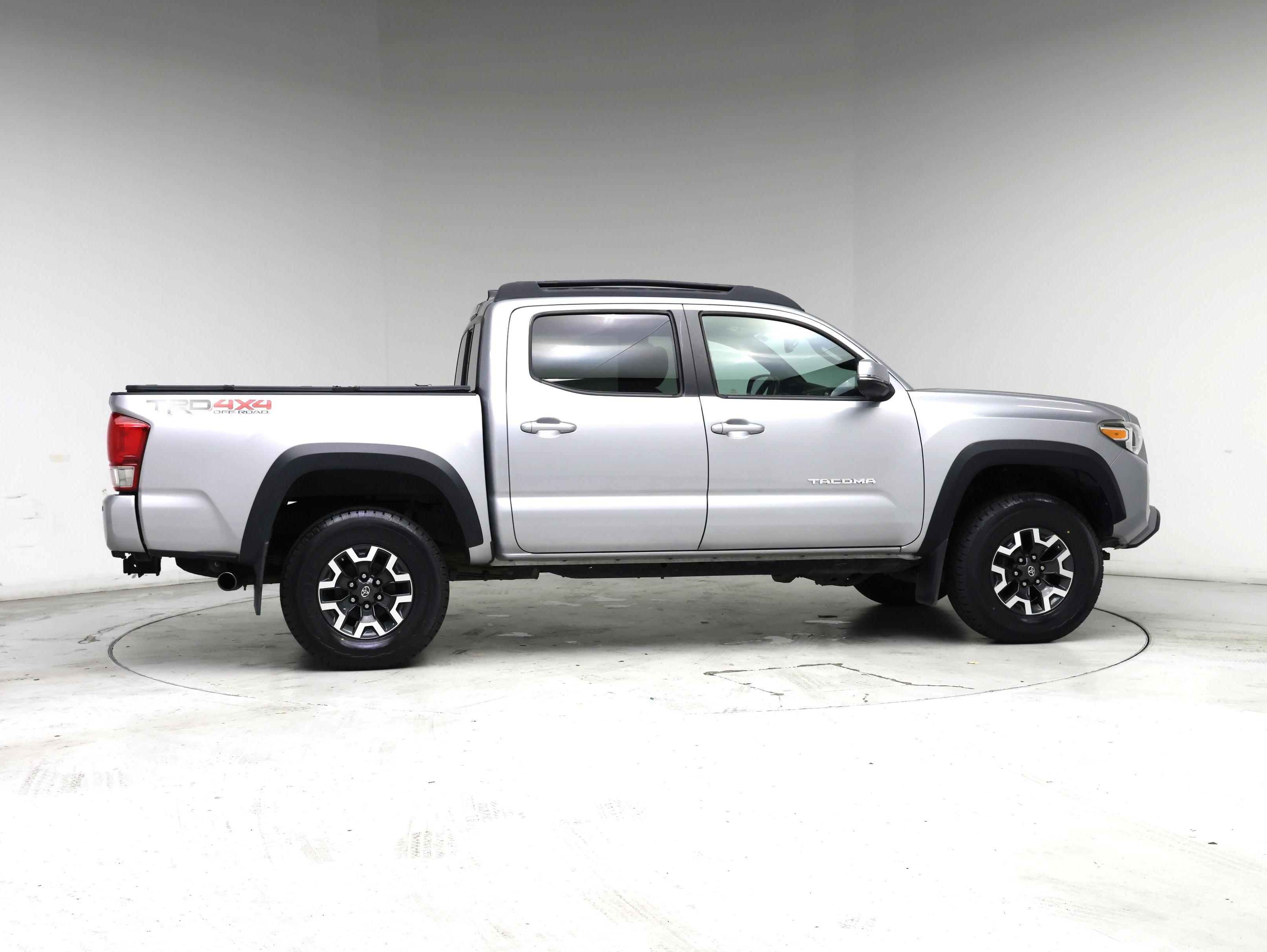 Thumbnail: 2016 Toyota Tacoma - 7