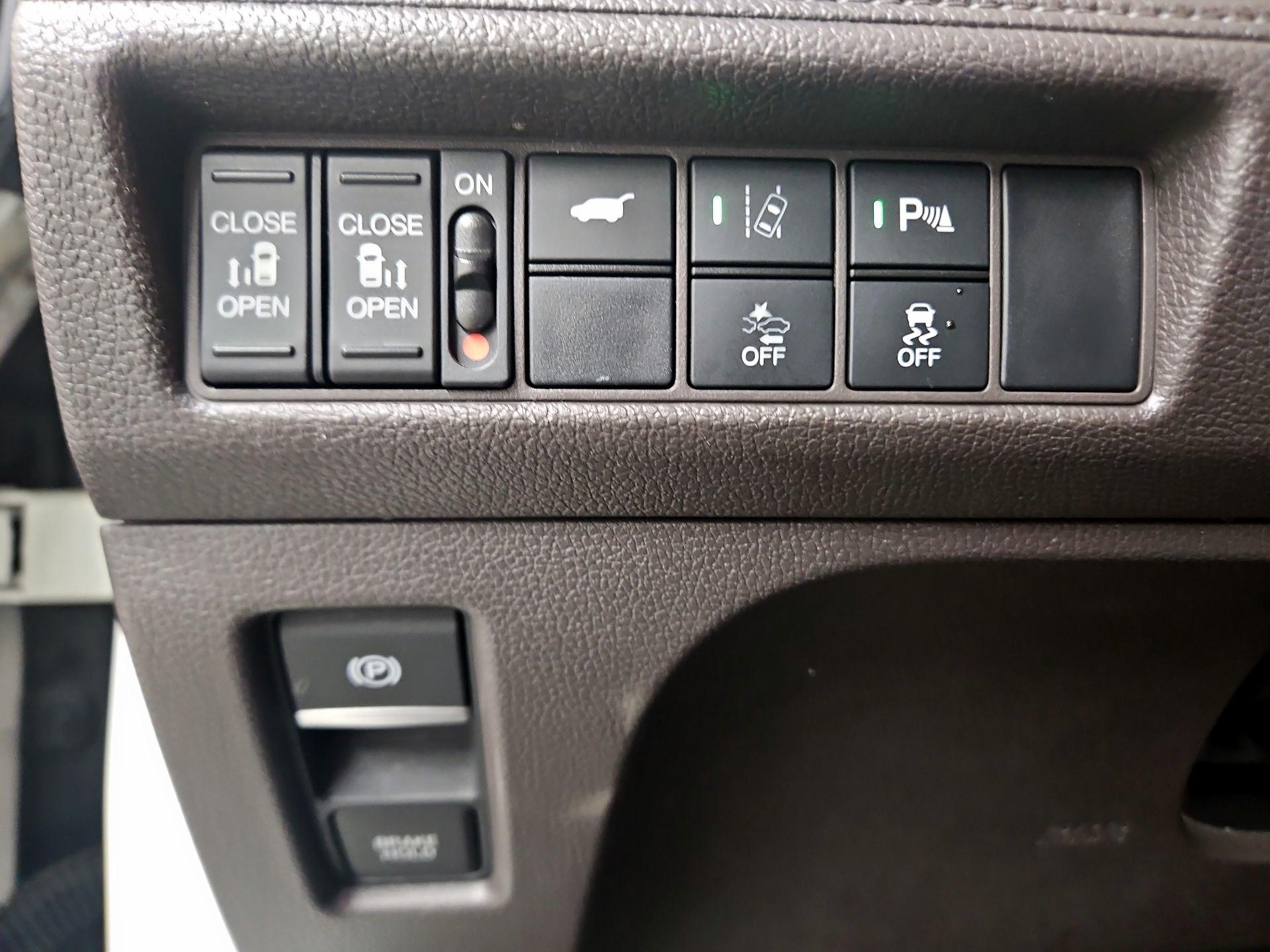 Thumbnail: 2019 Honda Odyssey - 13